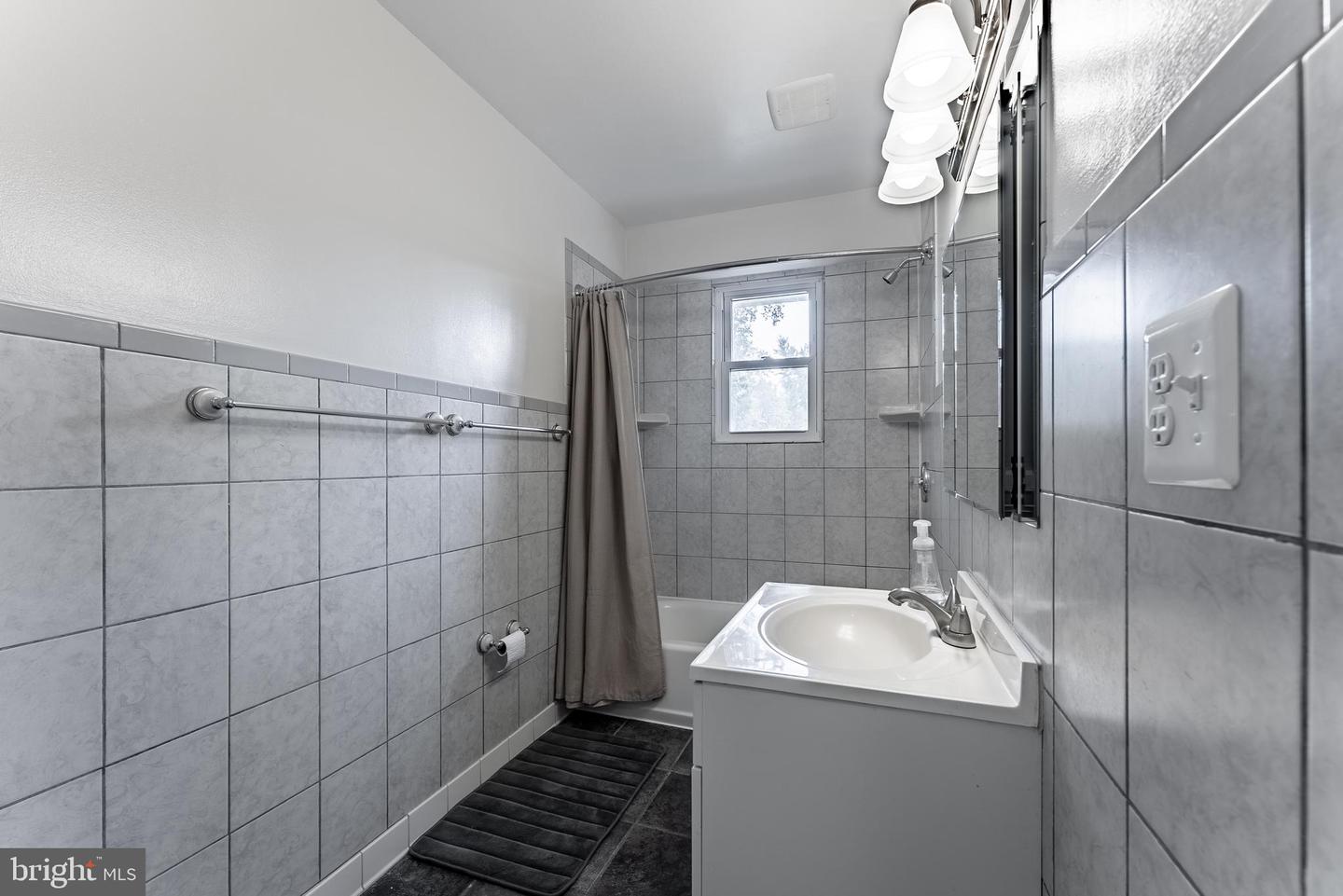 13709 MARBURY LN, WOODBRIDGE, Virginia 22191, 3 Bedrooms Bedrooms, ,1 BathroomBathrooms,Residential,For sale,13709 MARBURY LN,VAPW2104794 MLS # VAPW2104794
