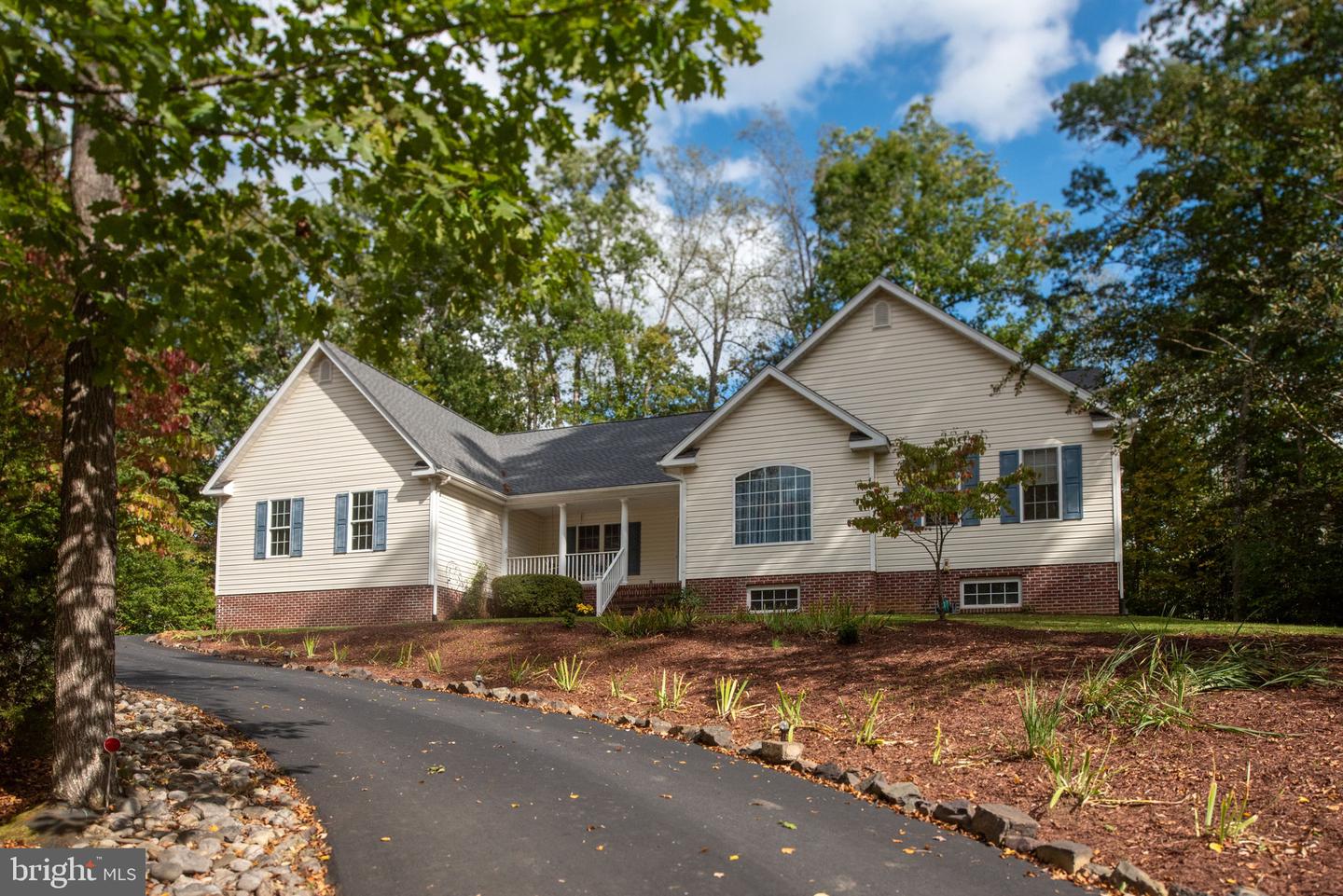 209 EDGEMONT LN, LOCUST GROVE, Virginia 22508, 3 Bedrooms Bedrooms, 13 Rooms Rooms,2 BathroomsBathrooms,Residential,For sale,209 EDGEMONT LN,VAOR2012426 MLS # VAOR2012426