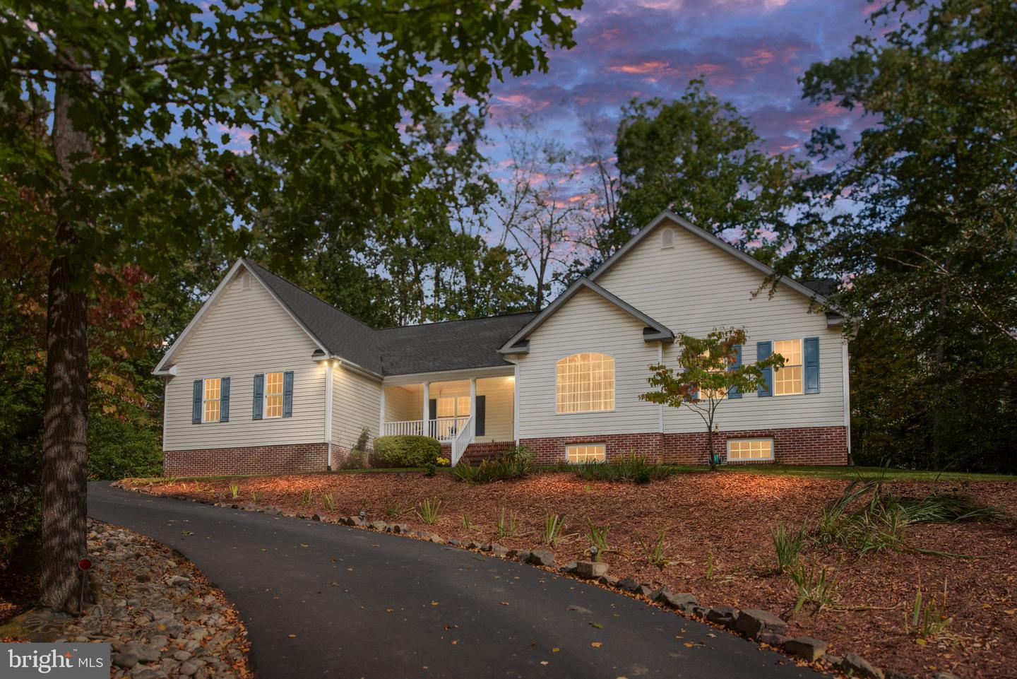 209 EDGEMONT LN, LOCUST GROVE, Virginia 22508, 3 Bedrooms Bedrooms, 13 Rooms Rooms,2 BathroomsBathrooms,Residential,For sale,209 EDGEMONT LN,VAOR2012426 MLS # VAOR2012426
