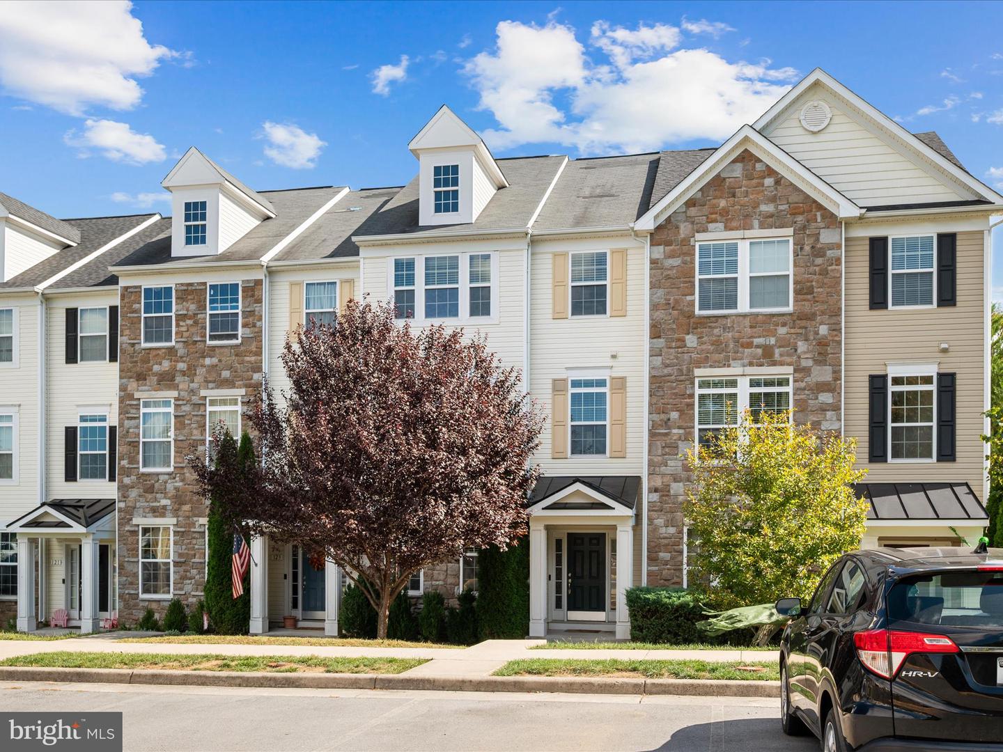 125 CHESHIRE CT, WINCHESTER, Virginia 22602, 4 Bedrooms Bedrooms, 14 Rooms Rooms,3 BathroomsBathrooms,Residential,For sale,125 CHESHIRE CT,VAFV2037132 MLS # VAFV2037132