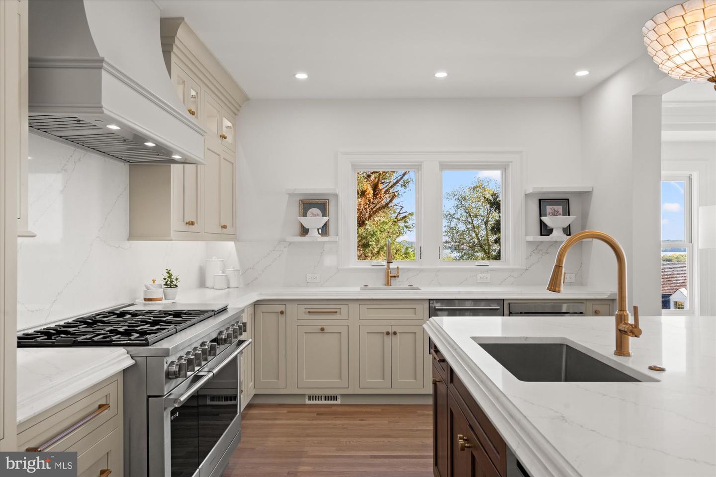 1814 EDGEHILL DR, ALEXANDRIA, Virginia 22307, 6 Bedrooms Bedrooms, ,5 BathroomsBathrooms,Residential,For sale,1814 EDGEHILL DR,VAFX2270334 MLS # VAFX2270334