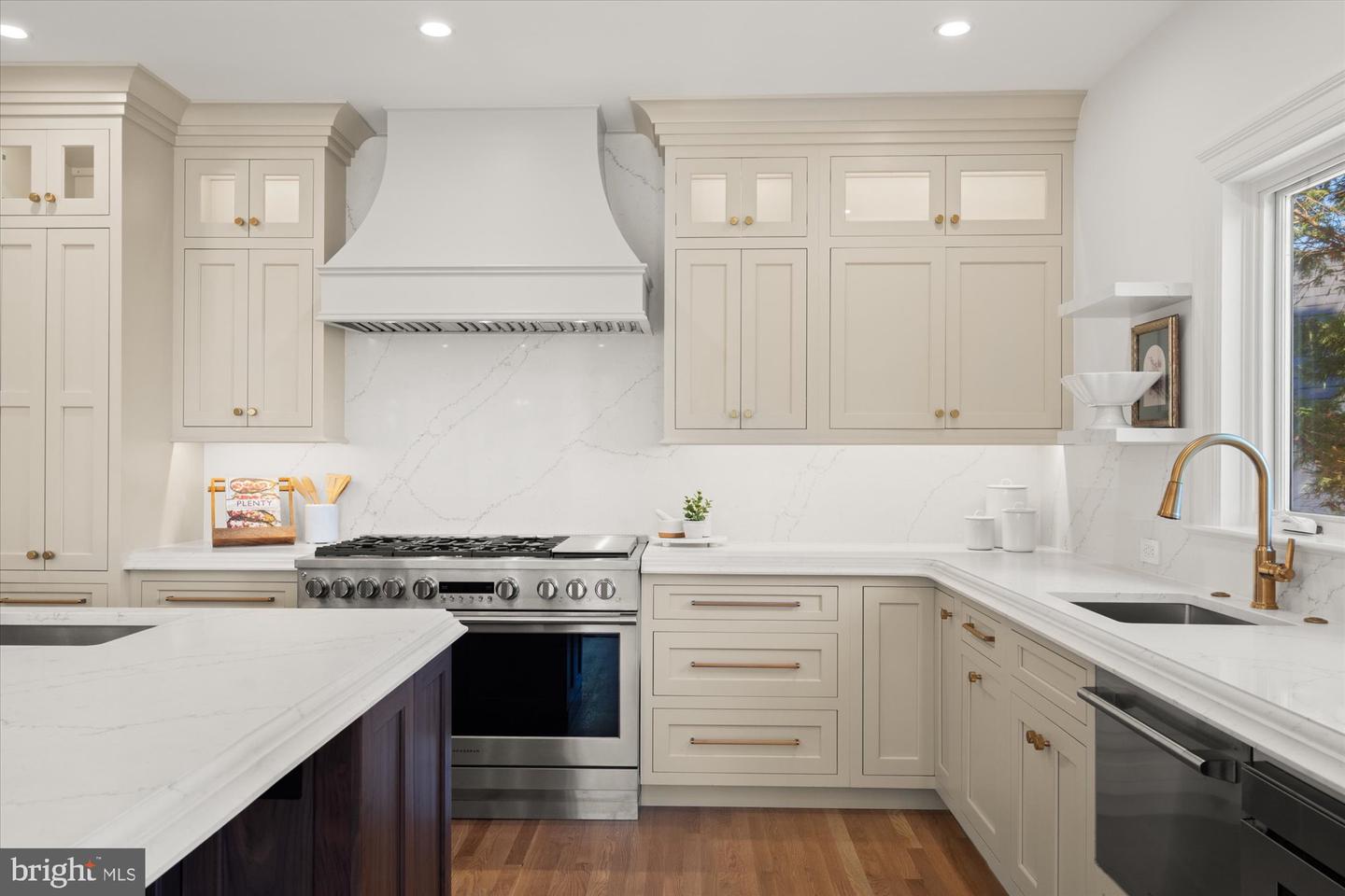 1814 EDGEHILL DR, ALEXANDRIA, Virginia 22307, 6 Bedrooms Bedrooms, ,5 BathroomsBathrooms,Residential,For sale,1814 EDGEHILL DR,VAFX2270334 MLS # VAFX2270334