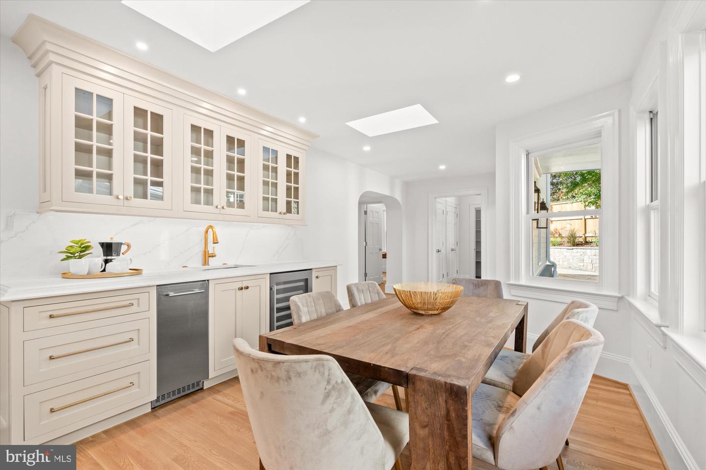 1814 EDGEHILL DR, ALEXANDRIA, Virginia 22307, 6 Bedrooms Bedrooms, ,5 BathroomsBathrooms,Residential,For sale,1814 EDGEHILL DR,VAFX2270334 MLS # VAFX2270334