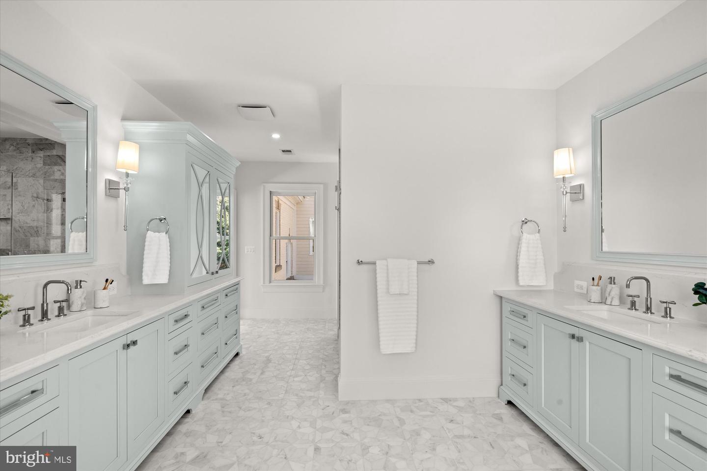 1814 EDGEHILL DR, ALEXANDRIA, Virginia 22307, 6 Bedrooms Bedrooms, ,5 BathroomsBathrooms,Residential,For sale,1814 EDGEHILL DR,VAFX2270334 MLS # VAFX2270334