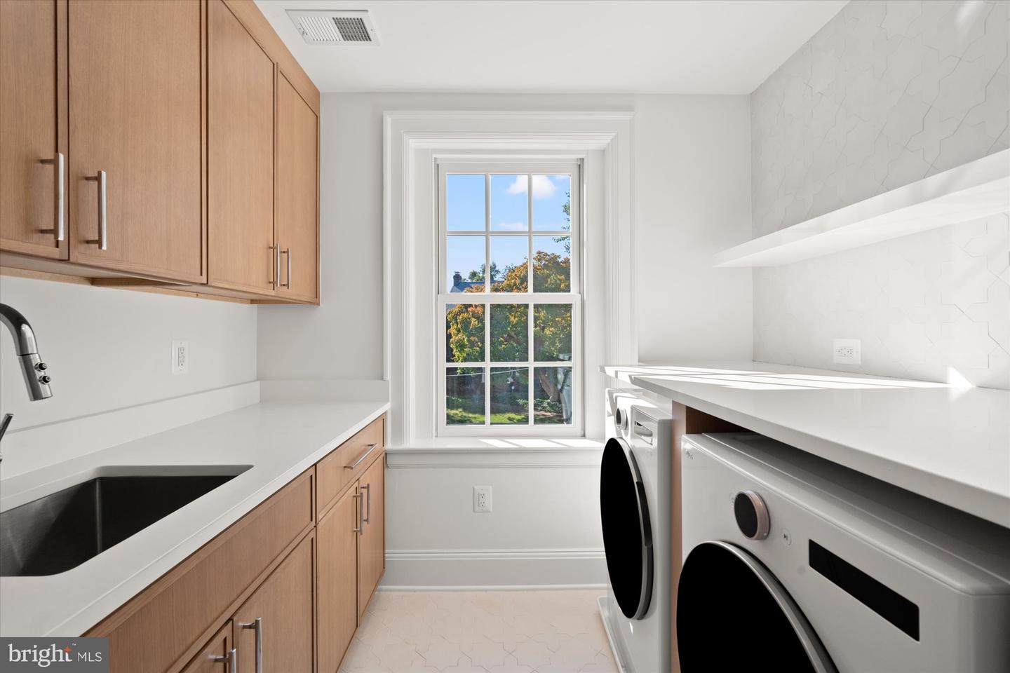 1814 EDGEHILL DR, ALEXANDRIA, Virginia 22307, 6 Bedrooms Bedrooms, ,5 BathroomsBathrooms,Residential,For sale,1814 EDGEHILL DR,VAFX2270334 MLS # VAFX2270334
