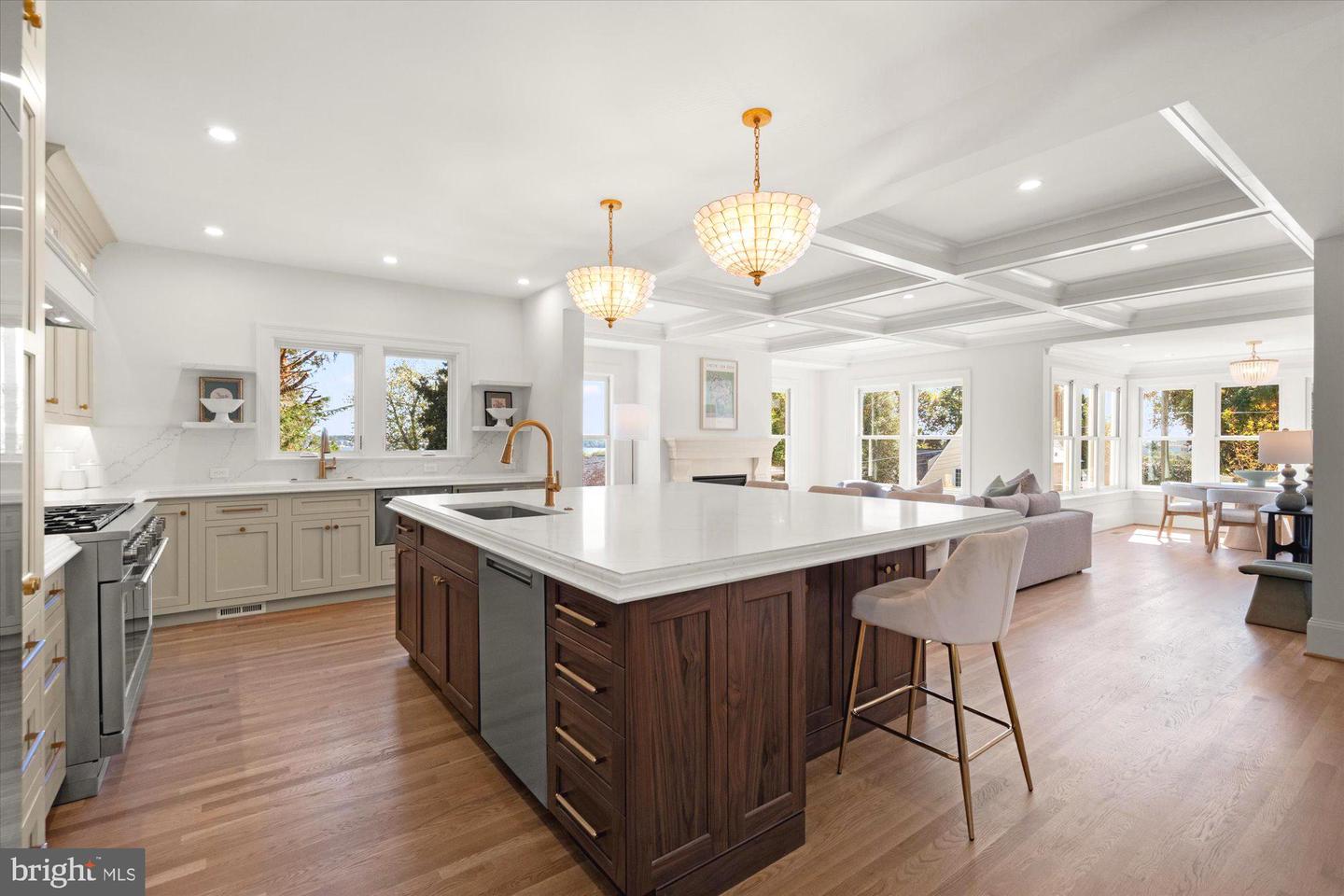 1814 EDGEHILL DR, ALEXANDRIA, Virginia 22307, 6 Bedrooms Bedrooms, ,5 BathroomsBathrooms,Residential,For sale,1814 EDGEHILL DR,VAFX2270334 MLS # VAFX2270334