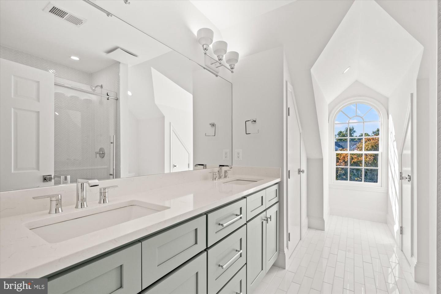 1814 EDGEHILL DR, ALEXANDRIA, Virginia 22307, 6 Bedrooms Bedrooms, ,5 BathroomsBathrooms,Residential,For sale,1814 EDGEHILL DR,VAFX2270334 MLS # VAFX2270334