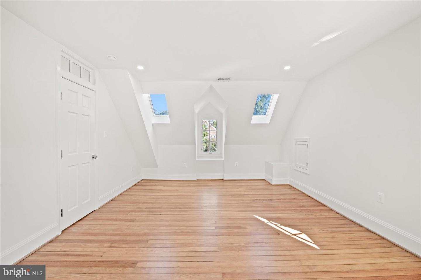 1814 EDGEHILL DR, ALEXANDRIA, Virginia 22307, 6 Bedrooms Bedrooms, ,5 BathroomsBathrooms,Residential,For sale,1814 EDGEHILL DR,VAFX2270334 MLS # VAFX2270334