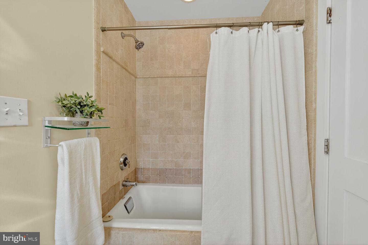 1531 31ST ST NW #4, WASHINGTON, District Of Columbia 20007, 2 Bedrooms Bedrooms, 4 Rooms Rooms,1 BathroomBathrooms,Residential,For sale,1531 31ST ST NW #4,DCDC2225122 MLS # DCDC2225122