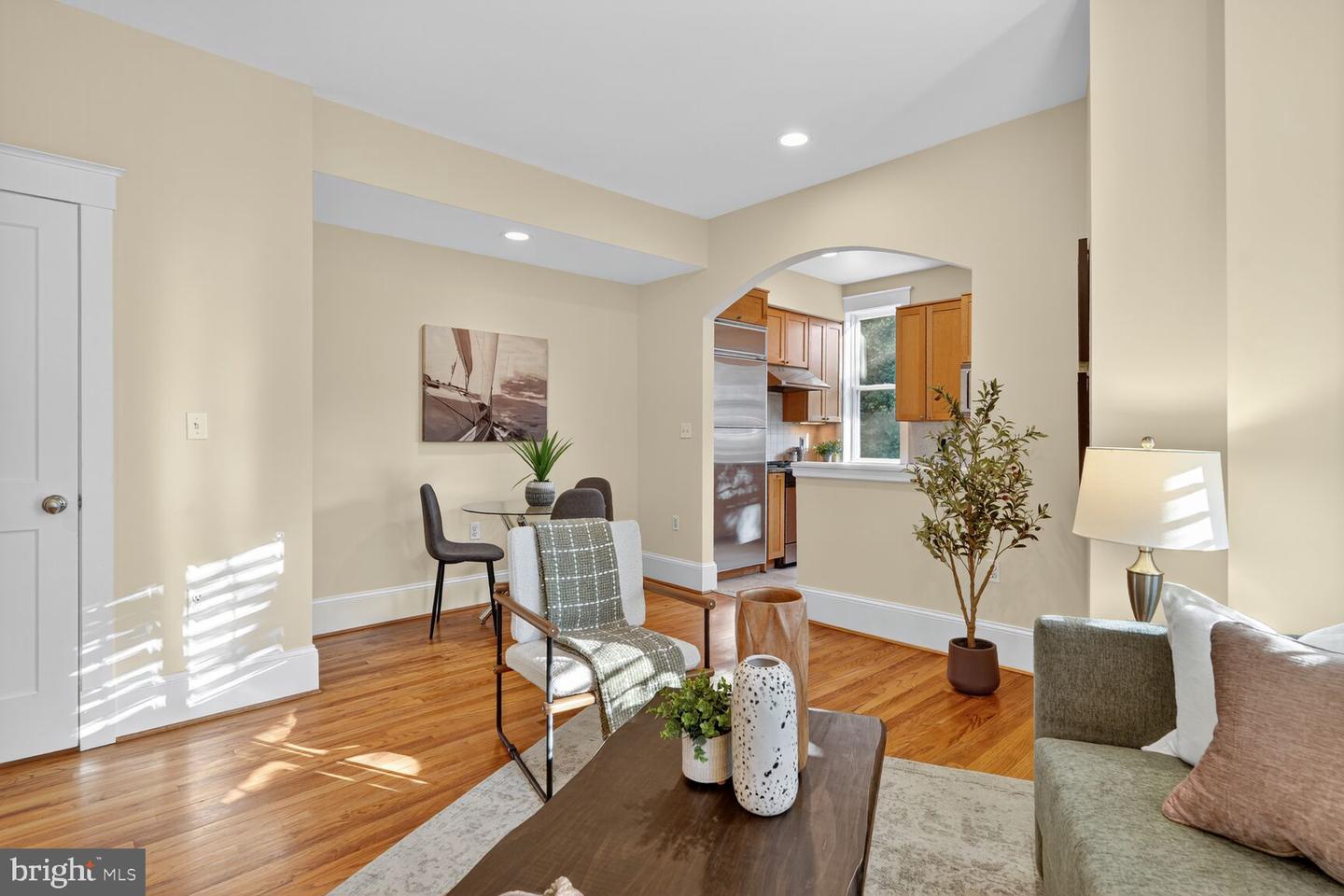 1531 31ST ST NW #4, WASHINGTON, District Of Columbia 20007, 2 Bedrooms Bedrooms, 4 Rooms Rooms,1 BathroomBathrooms,Residential,For sale,1531 31ST ST NW #4,DCDC2225122 MLS # DCDC2225122
