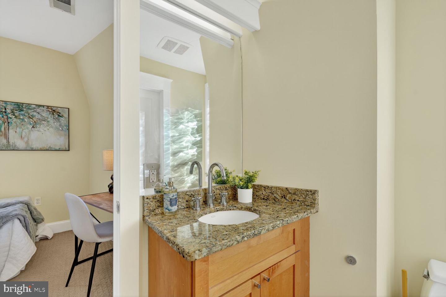 1531 31ST ST NW #4, WASHINGTON, District Of Columbia 20007, 2 Bedrooms Bedrooms, 4 Rooms Rooms,1 BathroomBathrooms,Residential,For sale,1531 31ST ST NW #4,DCDC2225122 MLS # DCDC2225122