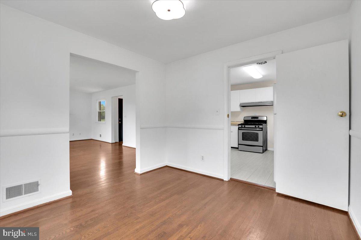5835 LEBANON RD, ALEXANDRIA, Virginia 22310, 3 Bedrooms Bedrooms, ,1 BathroomBathrooms,Residential,For sale,5835 LEBANON RD,VAFX2270352 MLS # VAFX2270352