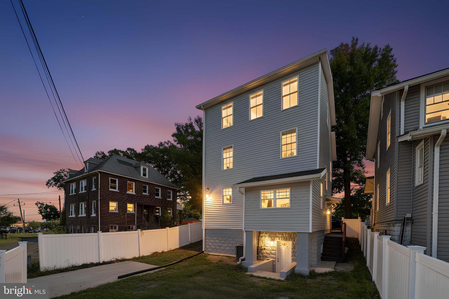 2814 RHODE ISLAND AVE NE, WASHINGTON, District Of Columbia 20018, 4 Bedrooms Bedrooms, ,4 BathroomsBathrooms,Residential,For sale,2814 RHODE ISLAND AVE NE,DCDC2225190 MLS # DCDC2225190