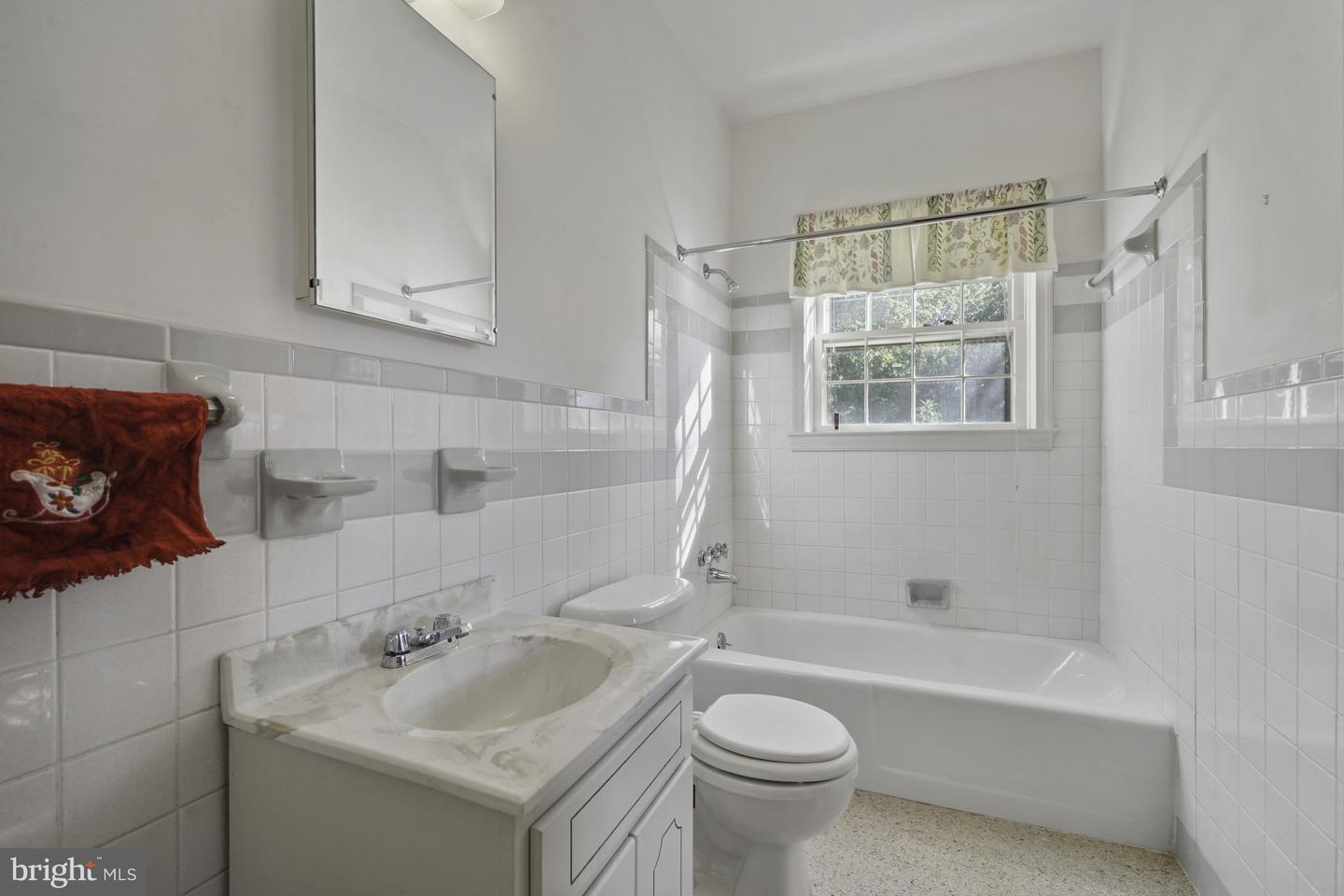 100 LOMBARDY DR, FREDERICKSBURG, Virginia 22408, 3 Bedrooms Bedrooms, ,2 BathroomsBathrooms,Residential,For sale,100 LOMBARDY DR,VASP2036644 MLS # VASP2036644
