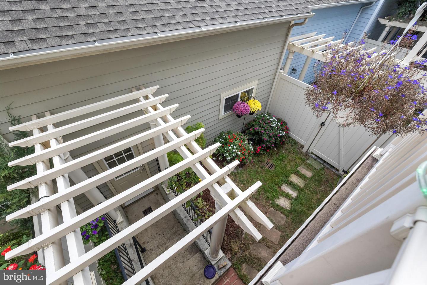 169 GREAT LAUREL SQ SE, LEESBURG, Virginia 20175, 3 Bedrooms Bedrooms, 12 Rooms Rooms,3 BathroomsBathrooms,Residential,For sale,169 GREAT LAUREL SQ SE,VALO2108206 MLS # VALO2108206