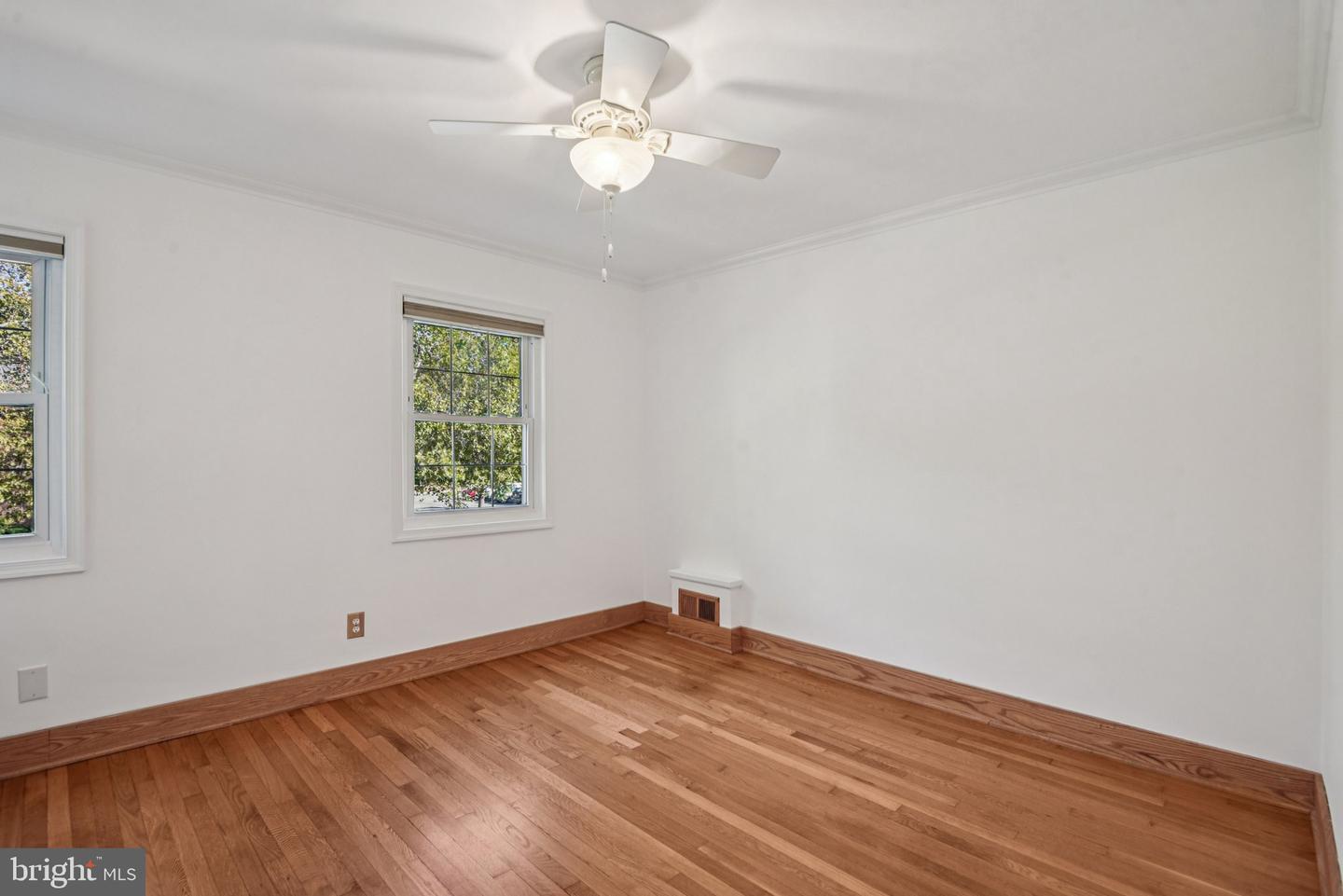 729 S FAYETTE ST S, ALEXANDRIA, Virginia 22314, 2 Bedrooms Bedrooms, 4 Rooms Rooms,1 BathroomBathrooms,Residential,For sale,729 S FAYETTE ST S,VAAX2050526 MLS # VAAX2050526