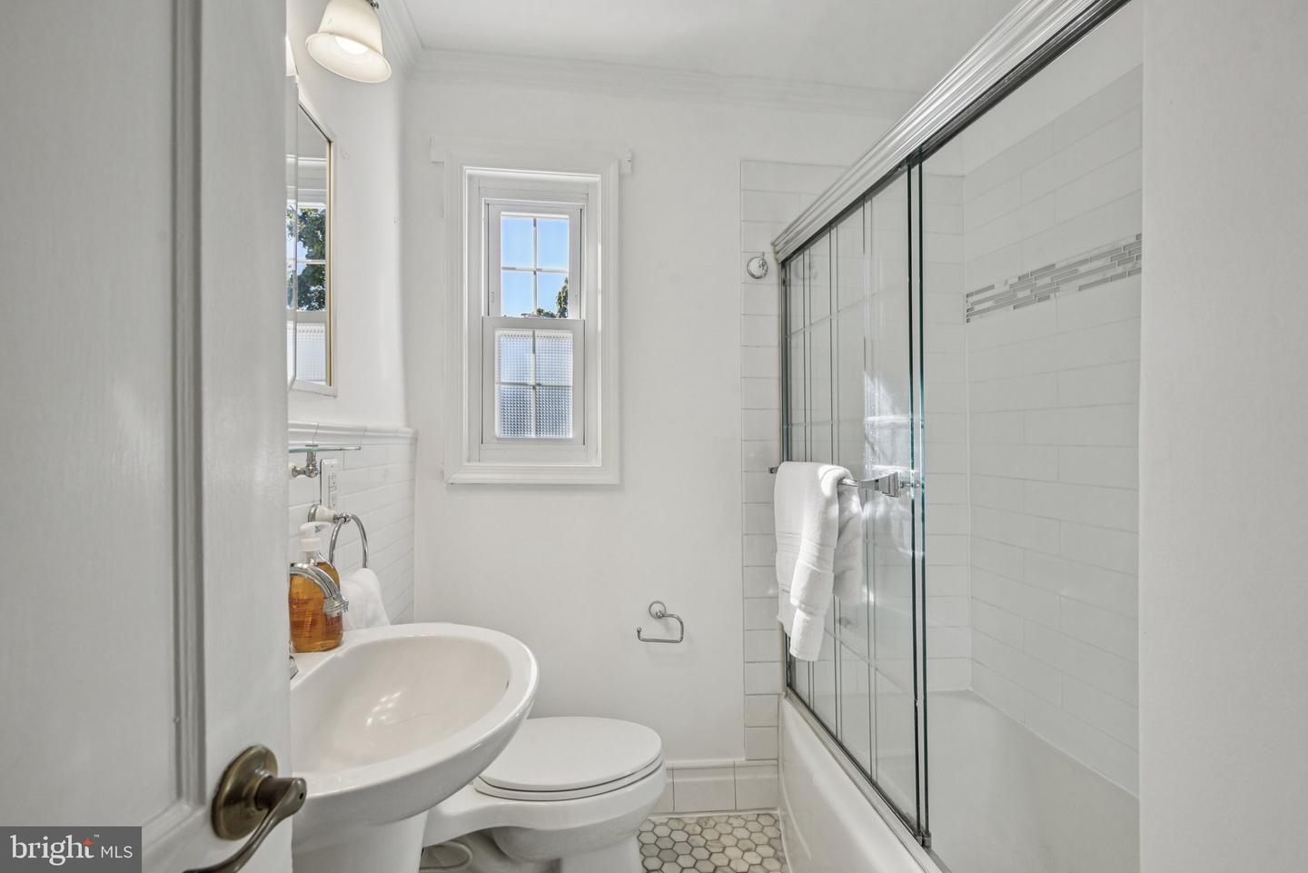 729 S FAYETTE ST S, ALEXANDRIA, Virginia 22314, 2 Bedrooms Bedrooms, 4 Rooms Rooms,1 BathroomBathrooms,Residential,For sale,729 S FAYETTE ST S,VAAX2050526 MLS # VAAX2050526