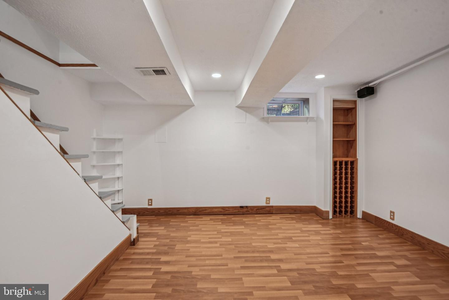 729 S FAYETTE ST S, ALEXANDRIA, Virginia 22314, 2 Bedrooms Bedrooms, 4 Rooms Rooms,1 BathroomBathrooms,Residential,For sale,729 S FAYETTE ST S,VAAX2050526 MLS # VAAX2050526