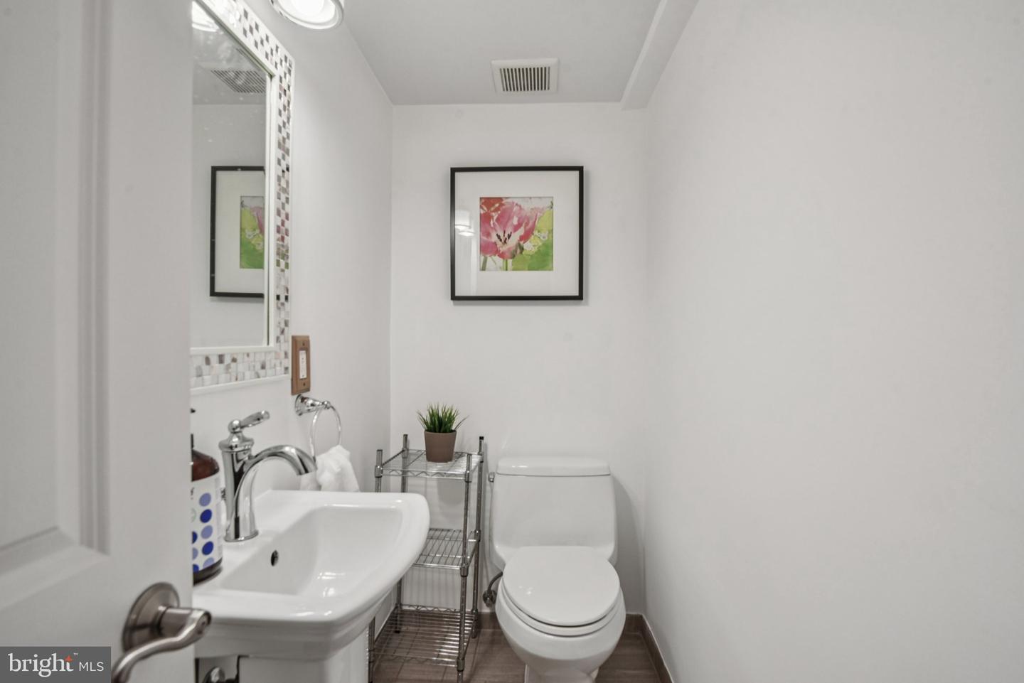 729 S FAYETTE ST S, ALEXANDRIA, Virginia 22314, 2 Bedrooms Bedrooms, 4 Rooms Rooms,1 BathroomBathrooms,Residential,For sale,729 S FAYETTE ST S,VAAX2050526 MLS # VAAX2050526