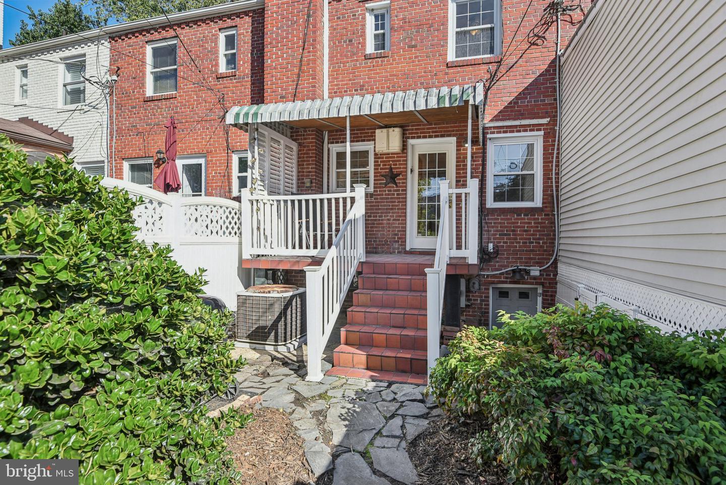 729 S FAYETTE ST S, ALEXANDRIA, Virginia 22314, 2 Bedrooms Bedrooms, 4 Rooms Rooms,1 BathroomBathrooms,Residential,For sale,729 S FAYETTE ST S,VAAX2050526 MLS # VAAX2050526
