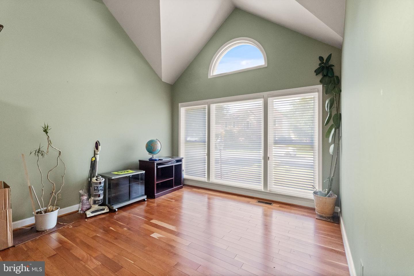 15409 EAGLE TAVERN LN, CENTREVILLE, Virginia 20120, 4 Bedrooms Bedrooms, ,3 BathroomsBathrooms,Residential,For sale,15409 EAGLE TAVERN LN,VAFX2272934 MLS # VAFX2272934
