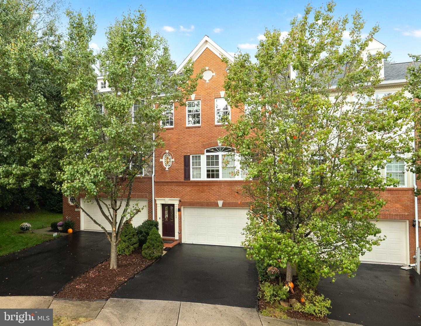 20368 CENTER BROOK SQ, STERLING, Virginia 20165, 3 Bedrooms Bedrooms, ,2 BathroomsBathrooms,Residential,For sale,20368 CENTER BROOK SQ,VALO2108386 MLS # VALO2108386