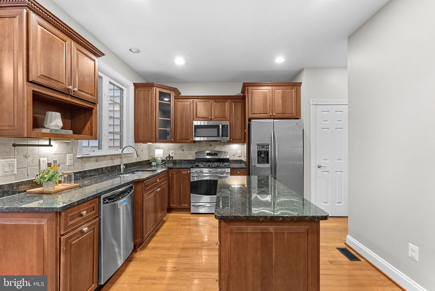 20368 CENTER BROOK SQ, STERLING, Virginia 20165, 3 Bedrooms Bedrooms, ,2 BathroomsBathrooms,Residential,For sale,20368 CENTER BROOK SQ,VALO2108386 MLS # VALO2108386