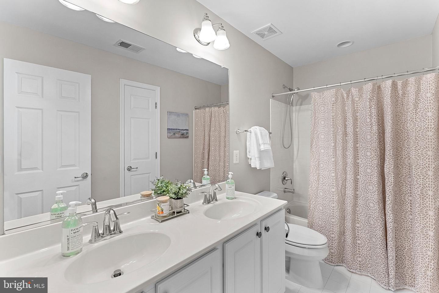 20368 CENTER BROOK SQ, STERLING, Virginia 20165, 3 Bedrooms Bedrooms, ,2 BathroomsBathrooms,Residential,For sale,20368 CENTER BROOK SQ,VALO2108386 MLS # VALO2108386