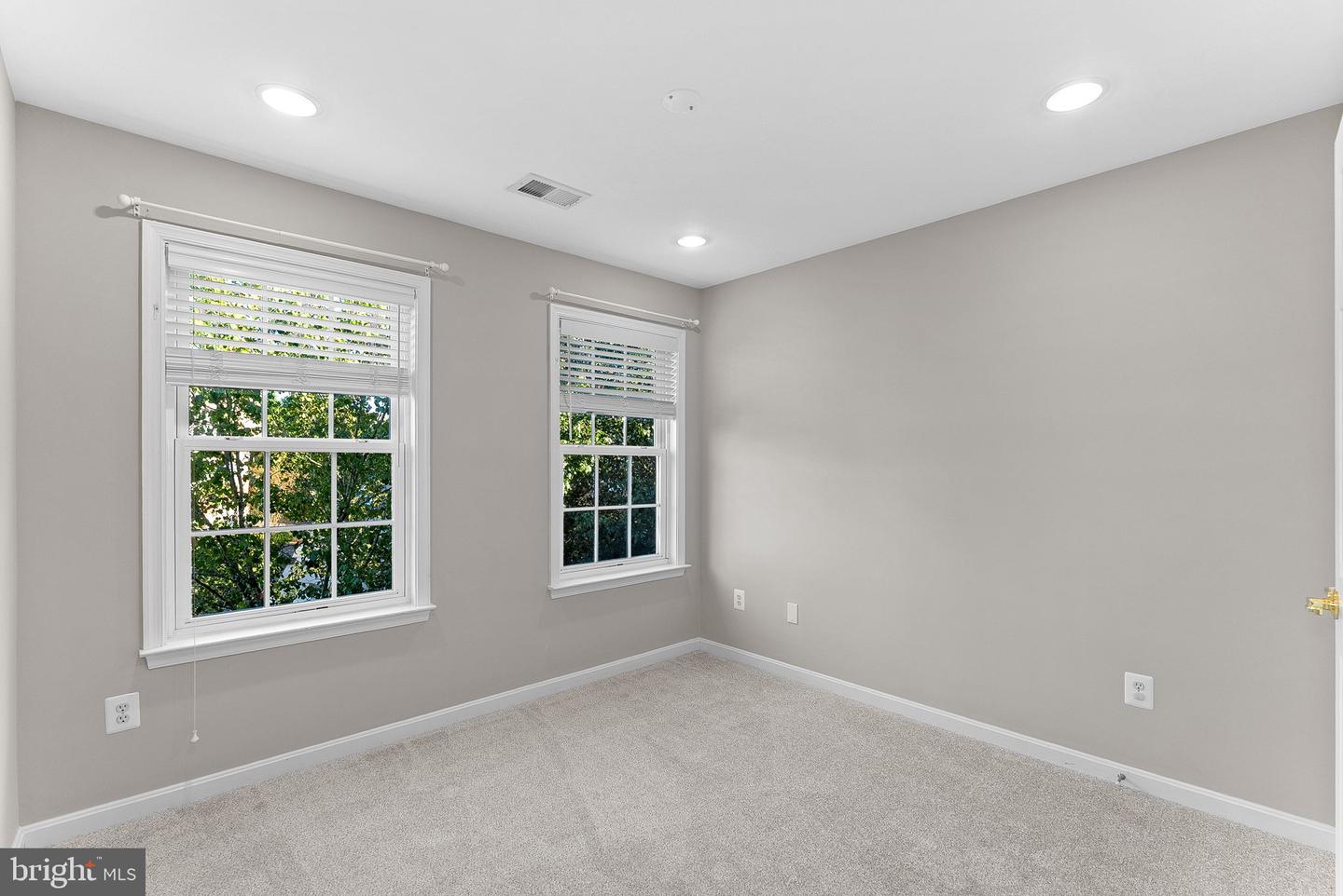 20368 CENTER BROOK SQ, STERLING, Virginia 20165, 3 Bedrooms Bedrooms, ,2 BathroomsBathrooms,Residential,For sale,20368 CENTER BROOK SQ,VALO2108386 MLS # VALO2108386