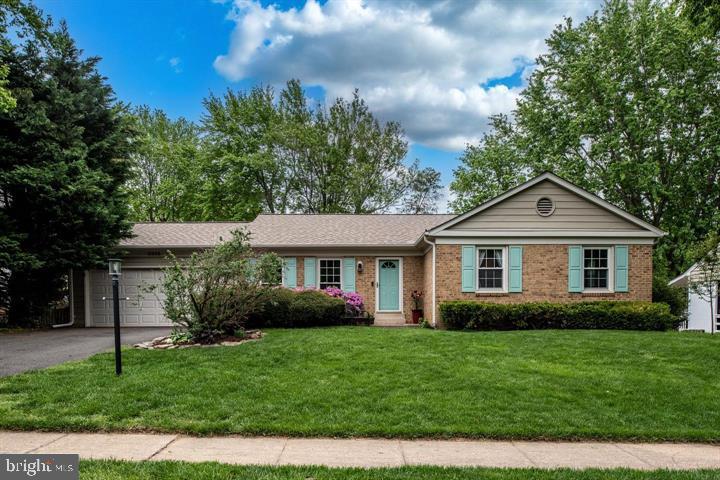 10808 STANHOPE PL, FAIRFAX, Virginia 22032, 3 Bedrooms Bedrooms, 12 Rooms Rooms,2 BathroomsBathrooms,Residential,For sale,10808 STANHOPE PL,VAFX2273148 MLS # VAFX2273148