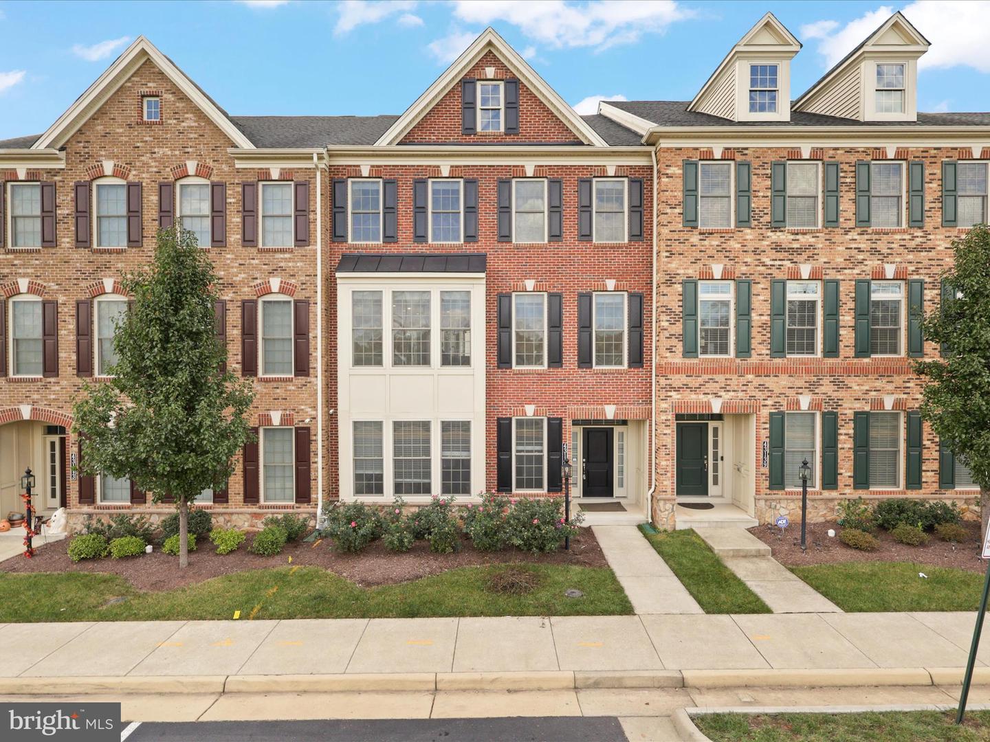 43141 CLARENDON SQ, ASHBURN, Virginia 20148, 4 Bedrooms Bedrooms, ,3 BathroomsBathrooms,Residential,For sale,43141 CLARENDON SQ,VALO2108402 MLS # VALO2108402