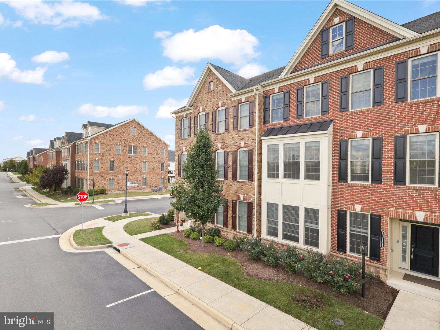 43141 CLARENDON SQ, ASHBURN, Virginia 20148, 4 Bedrooms Bedrooms, ,3 BathroomsBathrooms,Residential,For sale,43141 CLARENDON SQ,VALO2108402 MLS # VALO2108402