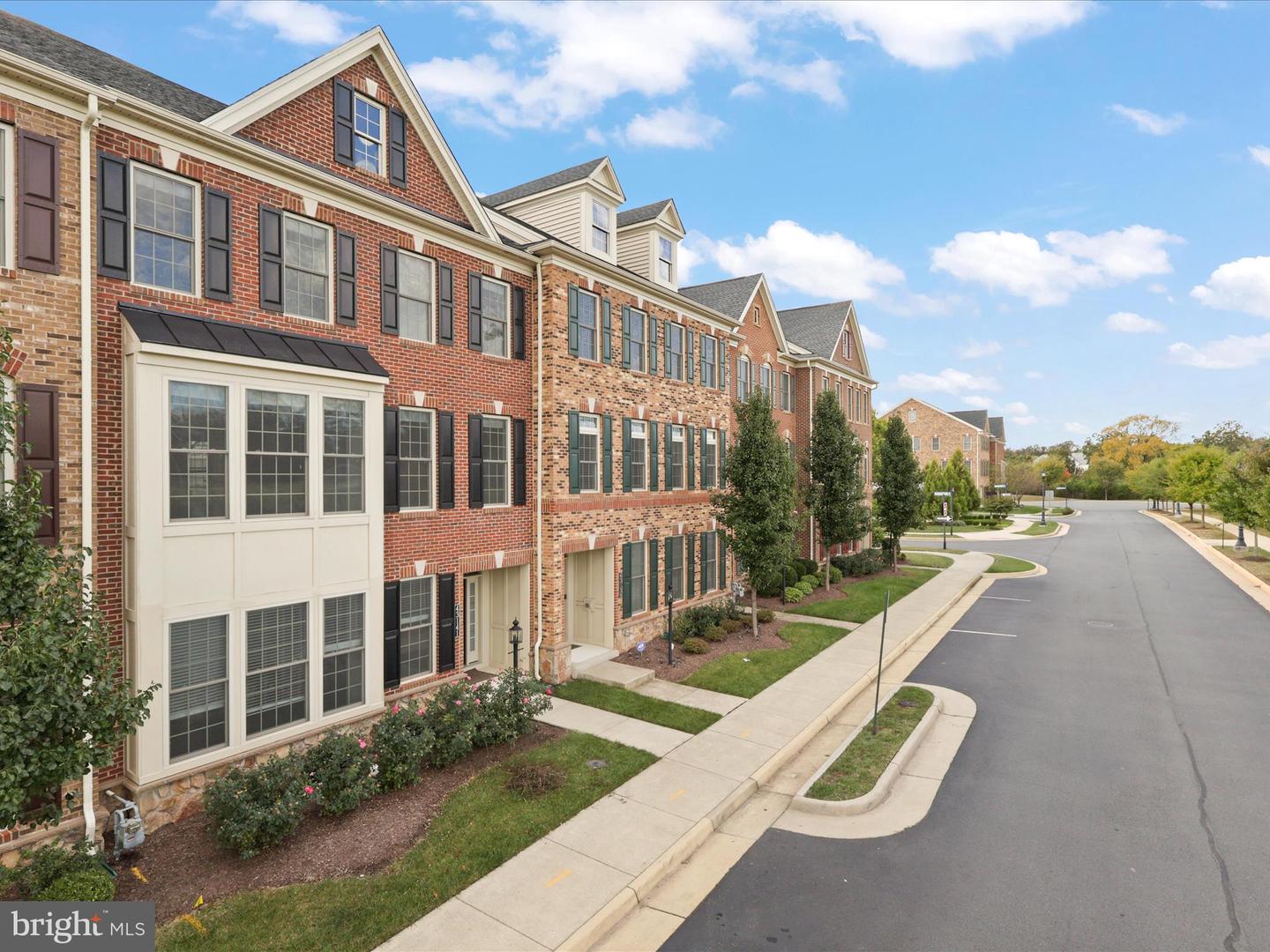 43141 CLARENDON SQ, ASHBURN, Virginia 20148, 4 Bedrooms Bedrooms, ,3 BathroomsBathrooms,Residential,For sale,43141 CLARENDON SQ,VALO2108402 MLS # VALO2108402