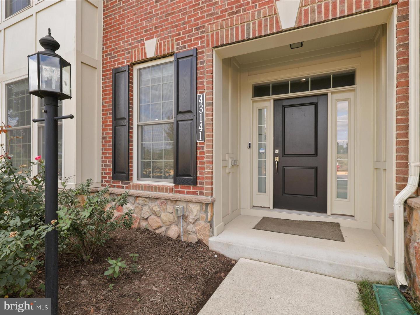 43141 CLARENDON SQ, ASHBURN, Virginia 20148, 4 Bedrooms Bedrooms, ,3 BathroomsBathrooms,Residential,For sale,43141 CLARENDON SQ,VALO2108402 MLS # VALO2108402
