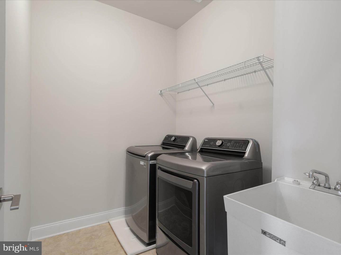 43141 CLARENDON SQ, ASHBURN, Virginia 20148, 4 Bedrooms Bedrooms, ,3 BathroomsBathrooms,Residential,For sale,43141 CLARENDON SQ,VALO2108402 MLS # VALO2108402