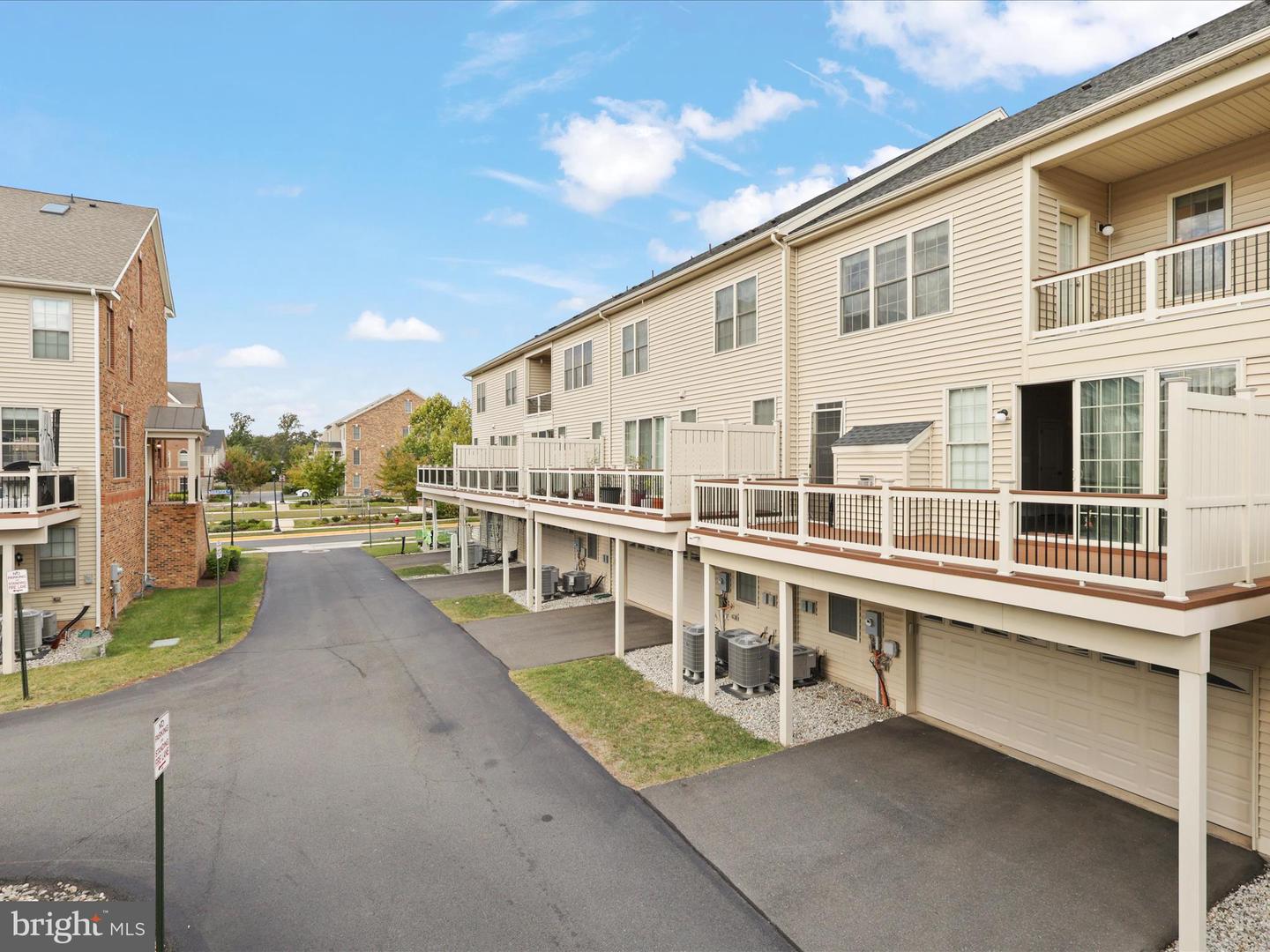 43141 CLARENDON SQ, ASHBURN, Virginia 20148, 4 Bedrooms Bedrooms, ,3 BathroomsBathrooms,Residential,For sale,43141 CLARENDON SQ,VALO2108402 MLS # VALO2108402