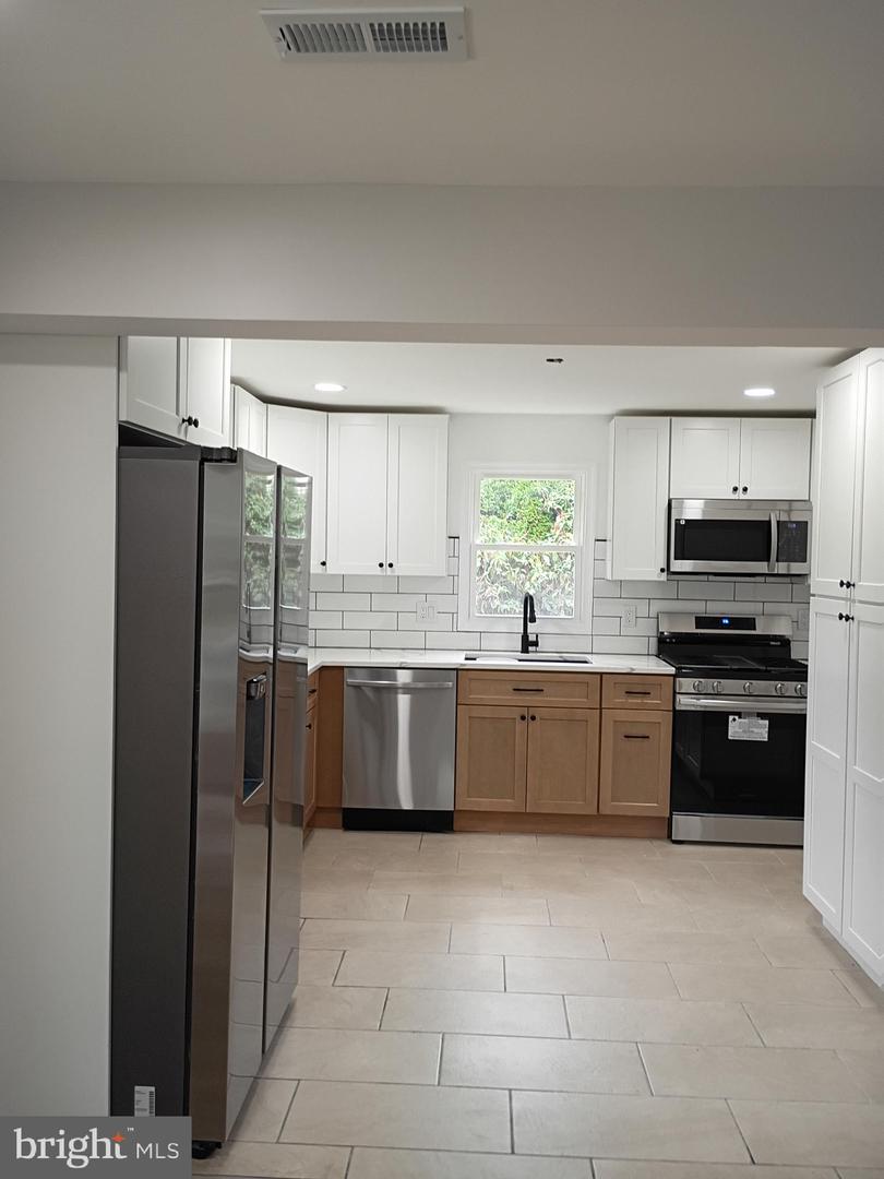 2834 BOLLING RD, FALLS CHURCH, Virginia 22042, 4 Bedrooms Bedrooms, ,2 BathroomsBathrooms,Residential,For sale,2834 BOLLING RD,VAFX2273590 MLS # VAFX2273590