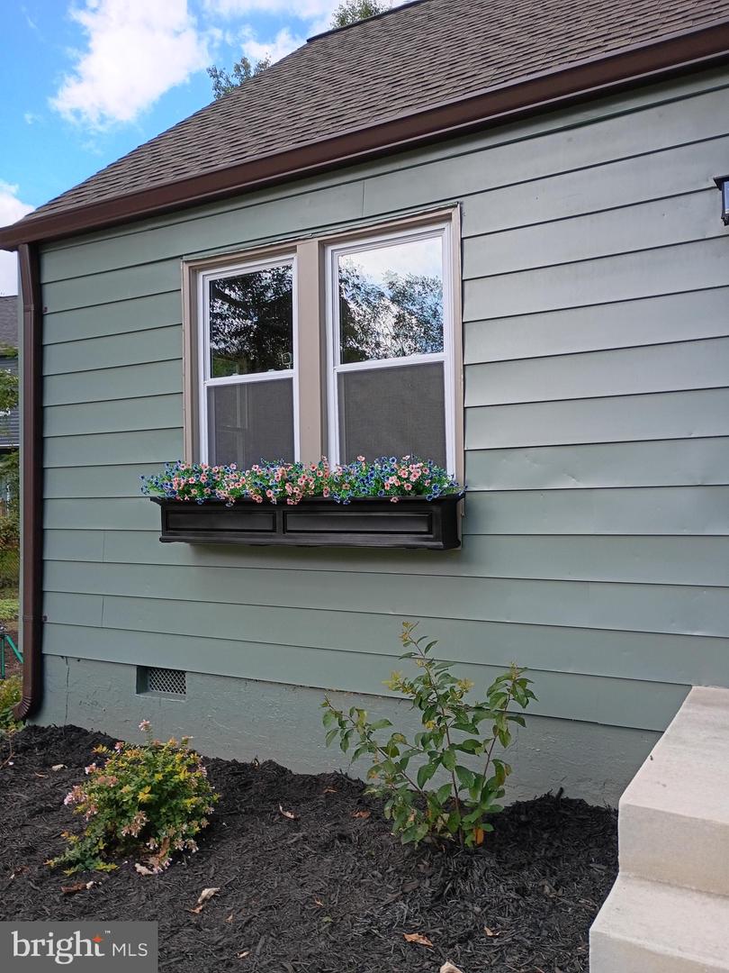 2834 BOLLING RD, FALLS CHURCH, Virginia 22042, 4 Bedrooms Bedrooms, ,2 BathroomsBathrooms,Residential,For sale,2834 BOLLING RD,VAFX2273590 MLS # VAFX2273590