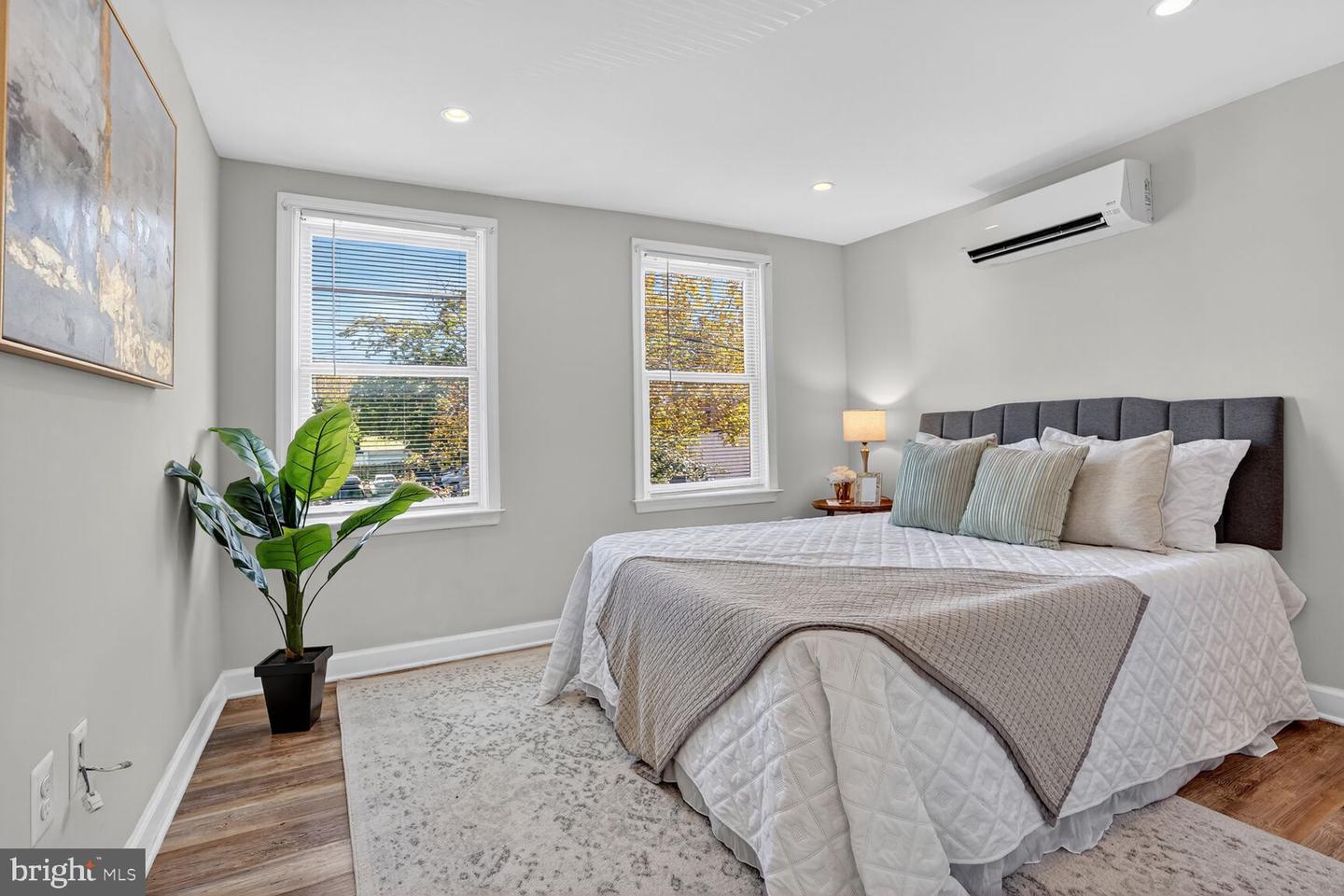 312 N HENRY ST #1/2, ALEXANDRIA, Virginia 22314, 2 Bedrooms Bedrooms, ,1 BathroomBathrooms,Residential,For sale,312 N HENRY ST #1/2,VAAX2050688 MLS # VAAX2050688
