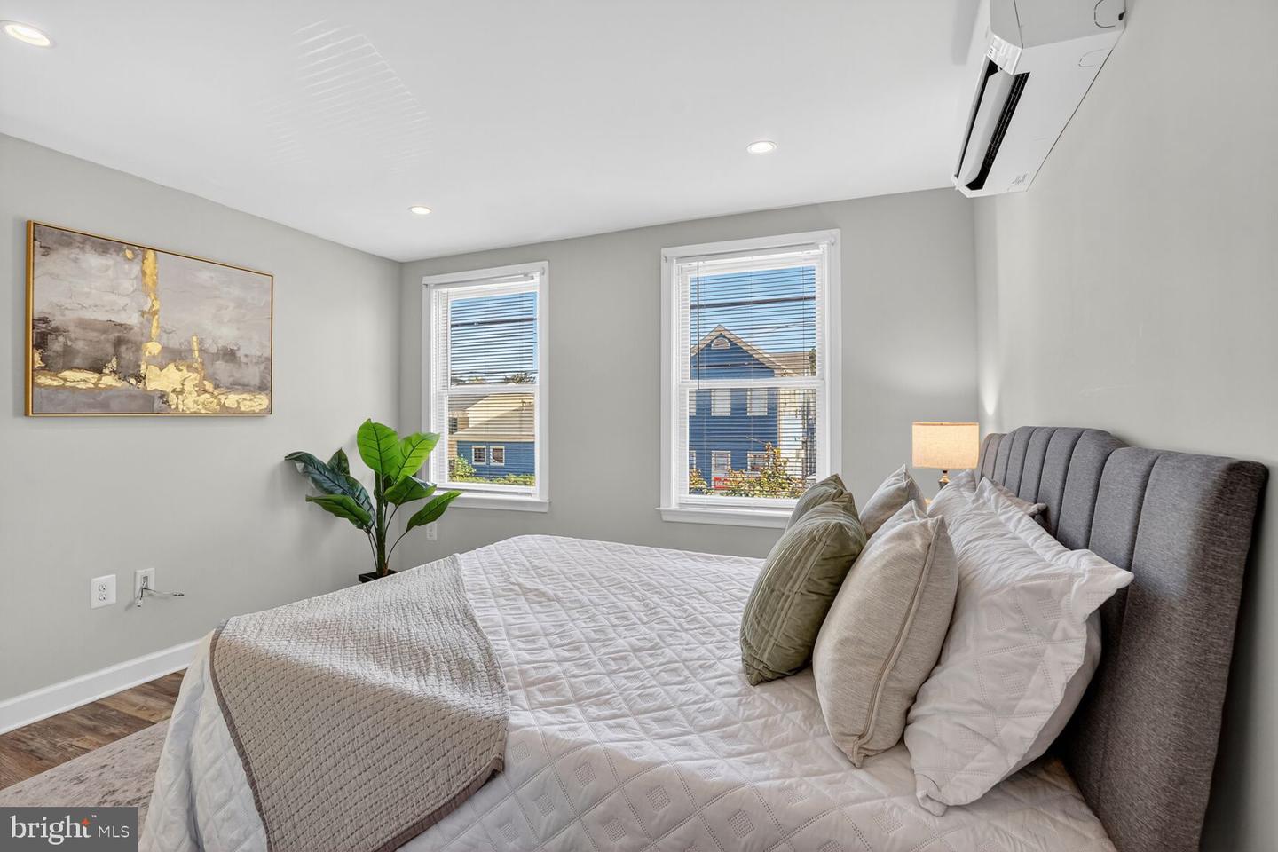 312 N HENRY ST #1/2, ALEXANDRIA, Virginia 22314, 2 Bedrooms Bedrooms, ,1 BathroomBathrooms,Residential,For sale,312 N HENRY ST #1/2,VAAX2050688 MLS # VAAX2050688