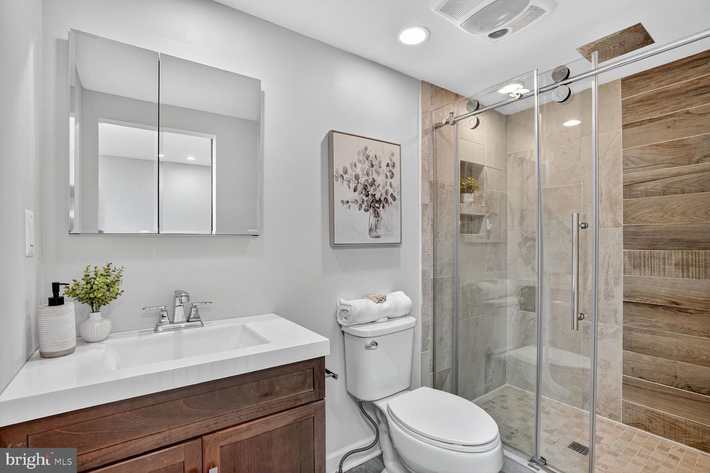 312 N HENRY ST #1/2, ALEXANDRIA, Virginia 22314, 2 Bedrooms Bedrooms, ,1 BathroomBathrooms,Residential,For sale,312 N HENRY ST #1/2,VAAX2050688 MLS # VAAX2050688