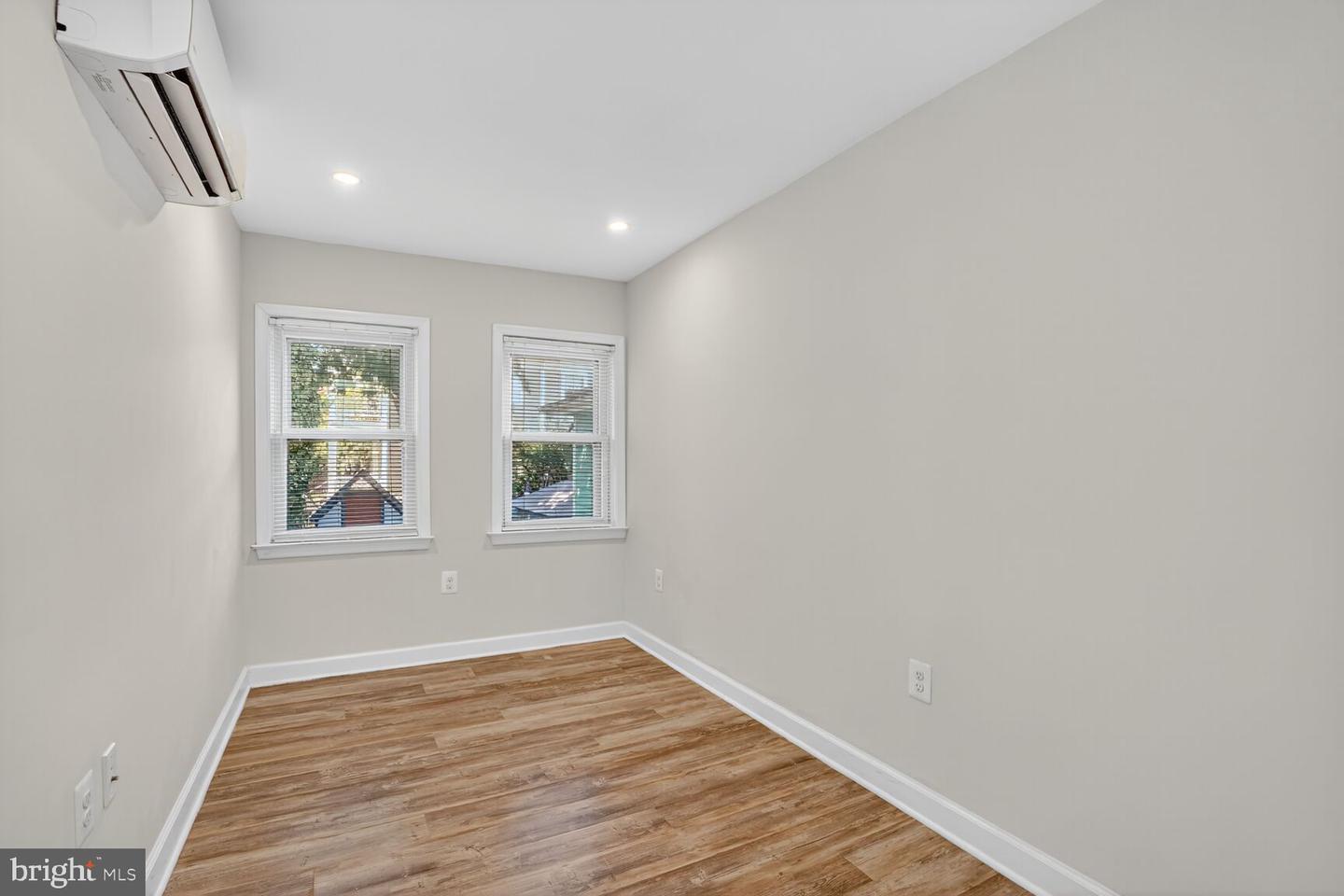 312 N HENRY ST #1/2, ALEXANDRIA, Virginia 22314, 2 Bedrooms Bedrooms, ,1 BathroomBathrooms,Residential,For sale,312 N HENRY ST #1/2,VAAX2050688 MLS # VAAX2050688