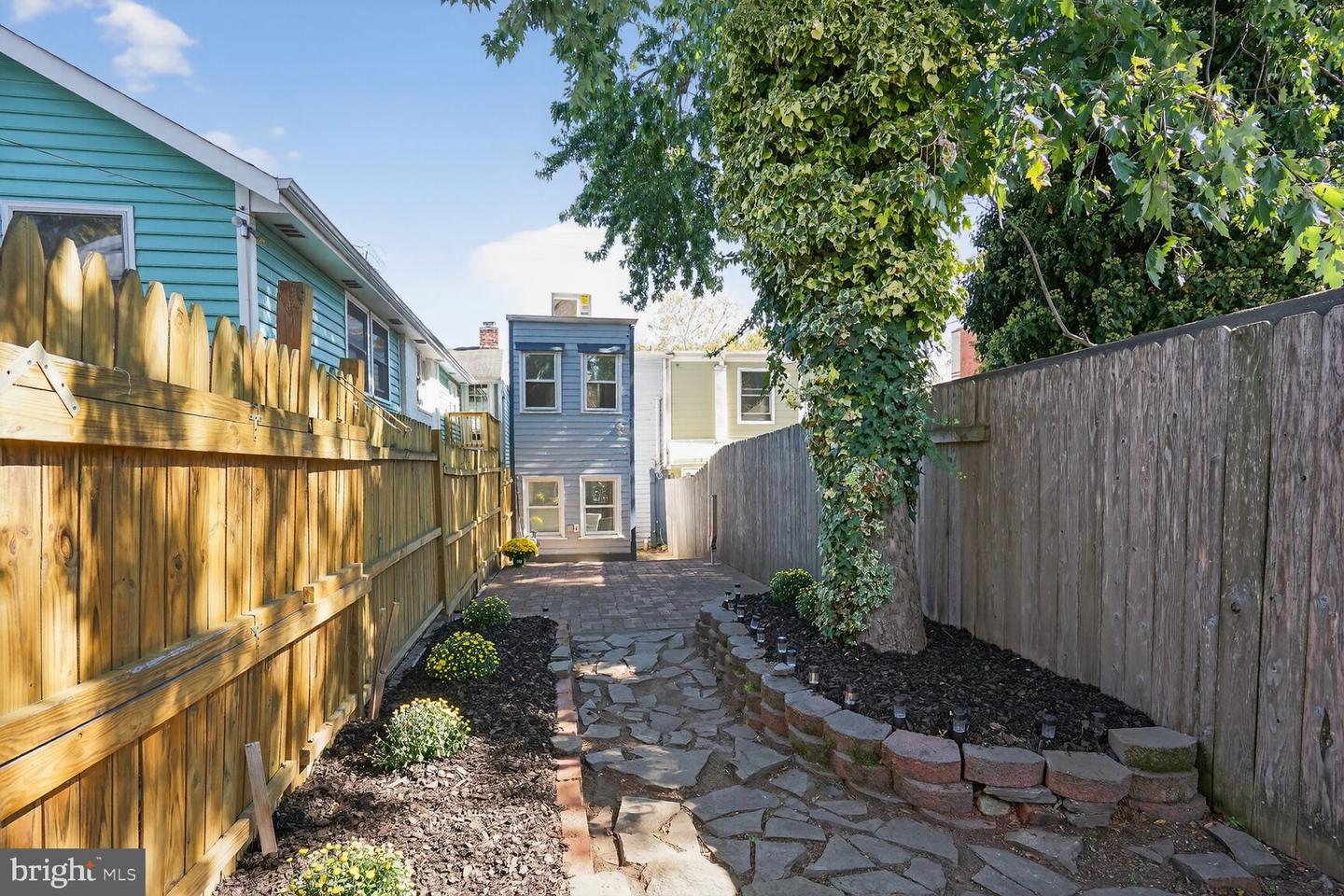 312 N HENRY ST #1/2, ALEXANDRIA, Virginia 22314, 2 Bedrooms Bedrooms, ,1 BathroomBathrooms,Residential,For sale,312 N HENRY ST #1/2,VAAX2050688 MLS # VAAX2050688