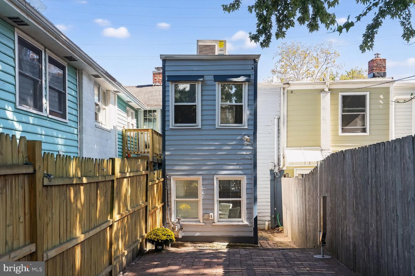 312 N HENRY ST #1/2, ALEXANDRIA, Virginia 22314, 2 Bedrooms Bedrooms, ,1 BathroomBathrooms,Residential,For sale,312 N HENRY ST #1/2,VAAX2050688 MLS # VAAX2050688