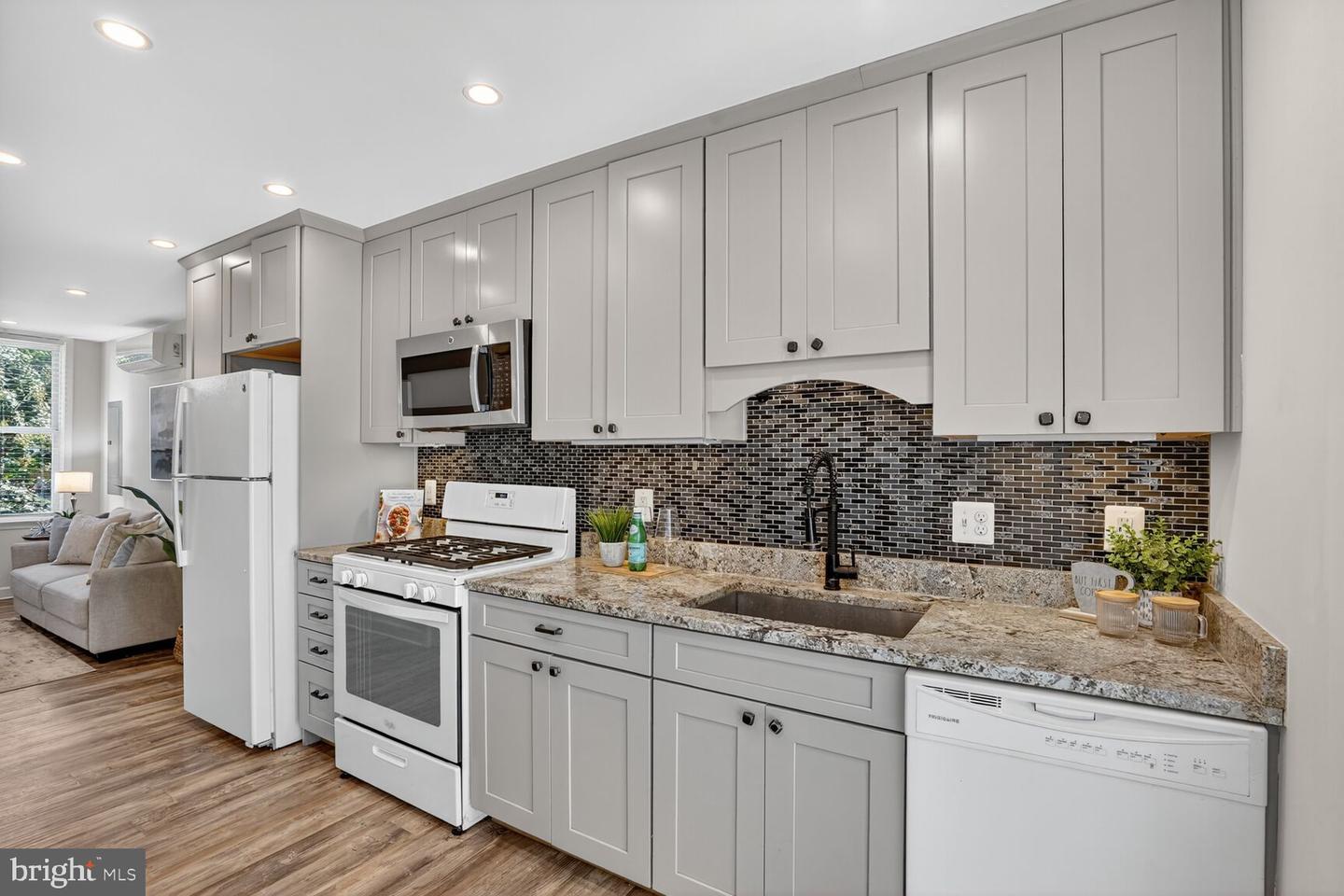 312 N HENRY ST #1/2, ALEXANDRIA, Virginia 22314, 2 Bedrooms Bedrooms, ,1 BathroomBathrooms,Residential,For sale,312 N HENRY ST #1/2,VAAX2050688 MLS # VAAX2050688