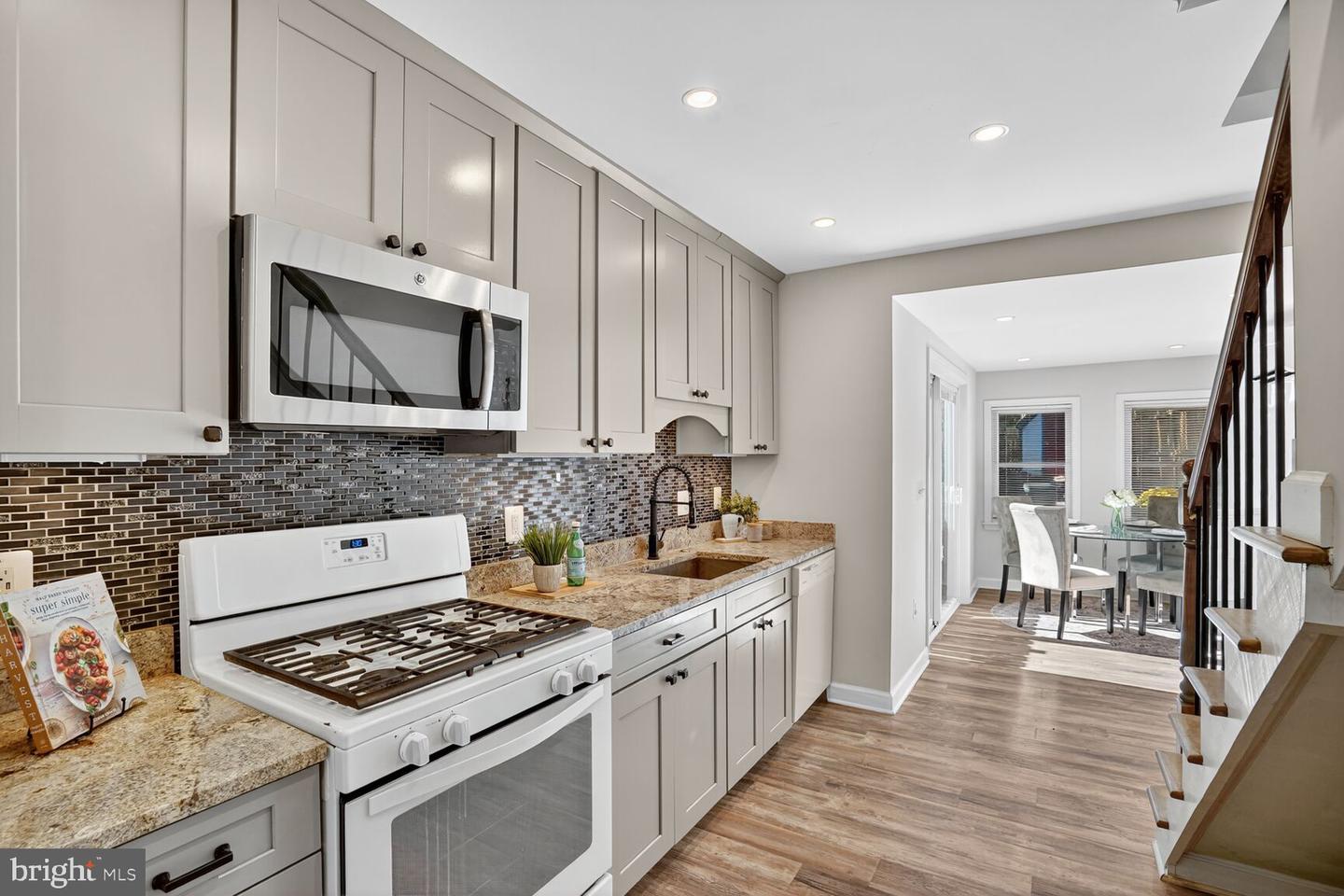 312 N HENRY ST #1/2, ALEXANDRIA, Virginia 22314, 2 Bedrooms Bedrooms, ,1 BathroomBathrooms,Residential,For sale,312 N HENRY ST #1/2,VAAX2050688 MLS # VAAX2050688