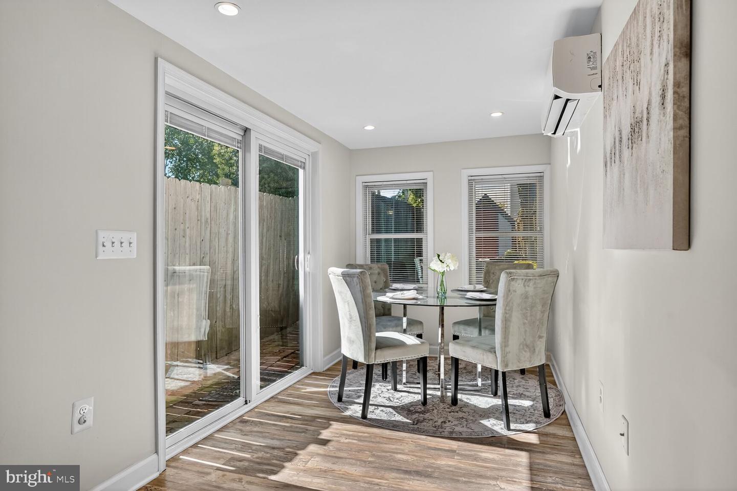 312 N HENRY ST #1/2, ALEXANDRIA, Virginia 22314, 2 Bedrooms Bedrooms, ,1 BathroomBathrooms,Residential,For sale,312 N HENRY ST #1/2,VAAX2050688 MLS # VAAX2050688