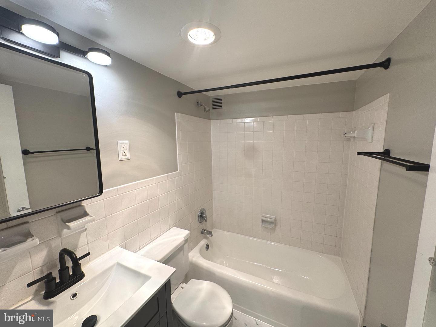 801 N PITT ST #401, ALEXANDRIA, Virginia 22314, ,1 BathroomBathrooms,Residential,For sale,801 N PITT ST #401,VAAX2050702 MLS # VAAX2050702