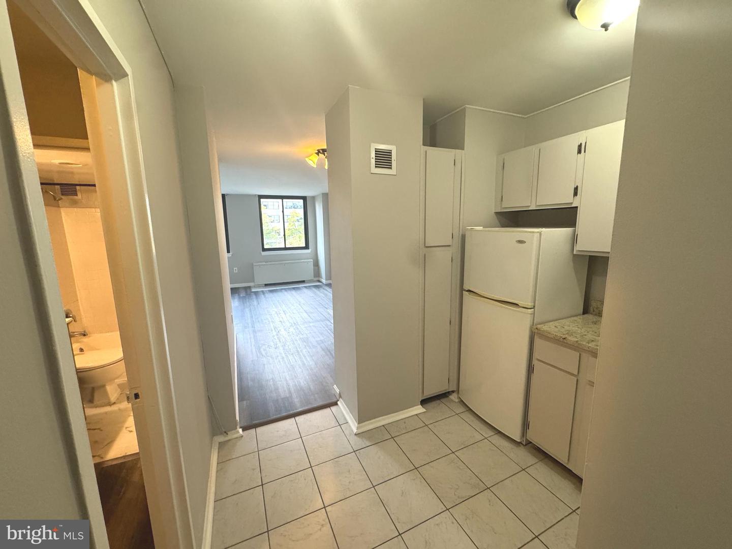 801 N PITT ST #401, ALEXANDRIA, Virginia 22314, ,1 BathroomBathrooms,Residential,For sale,801 N PITT ST #401,VAAX2050702 MLS # VAAX2050702