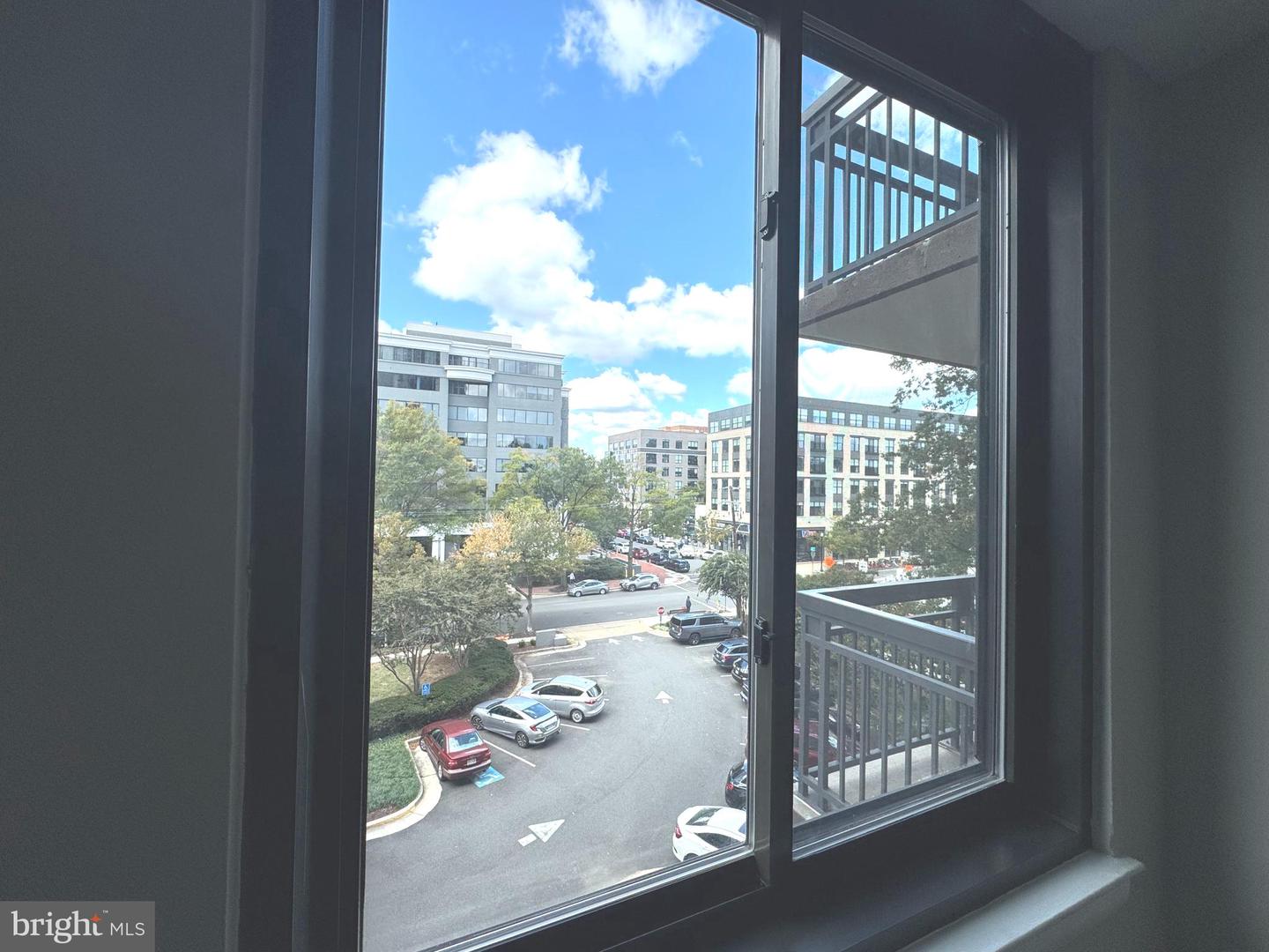 801 N PITT ST #401, ALEXANDRIA, Virginia 22314, ,1 BathroomBathrooms,Residential,For sale,801 N PITT ST #401,VAAX2050702 MLS # VAAX2050702